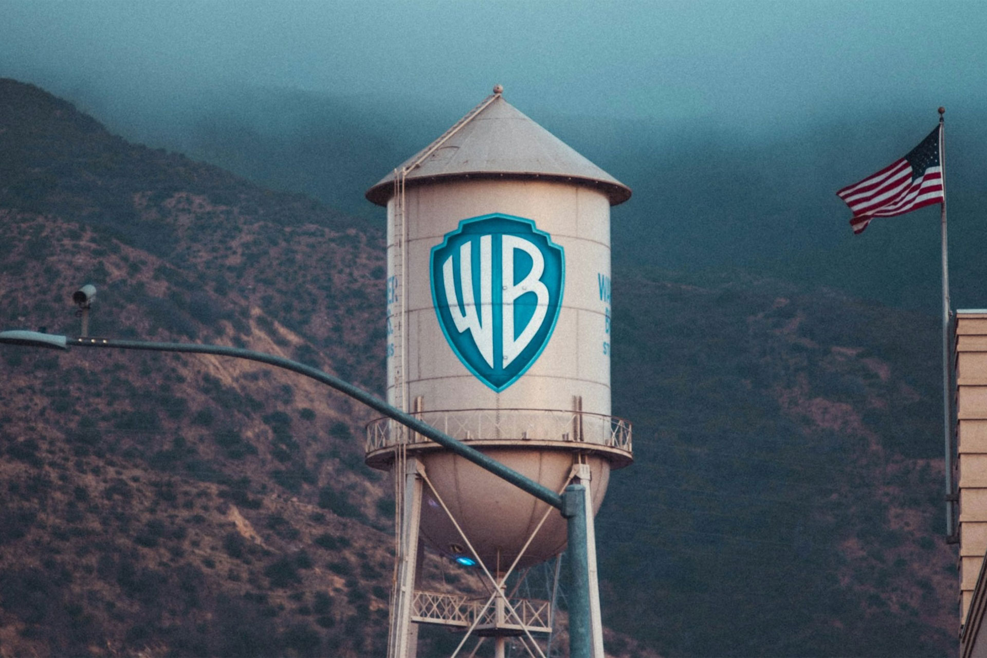 حالا می‌توان فیلم‌های Warner Bros را رایگان در یوتیوب تماشا کرد