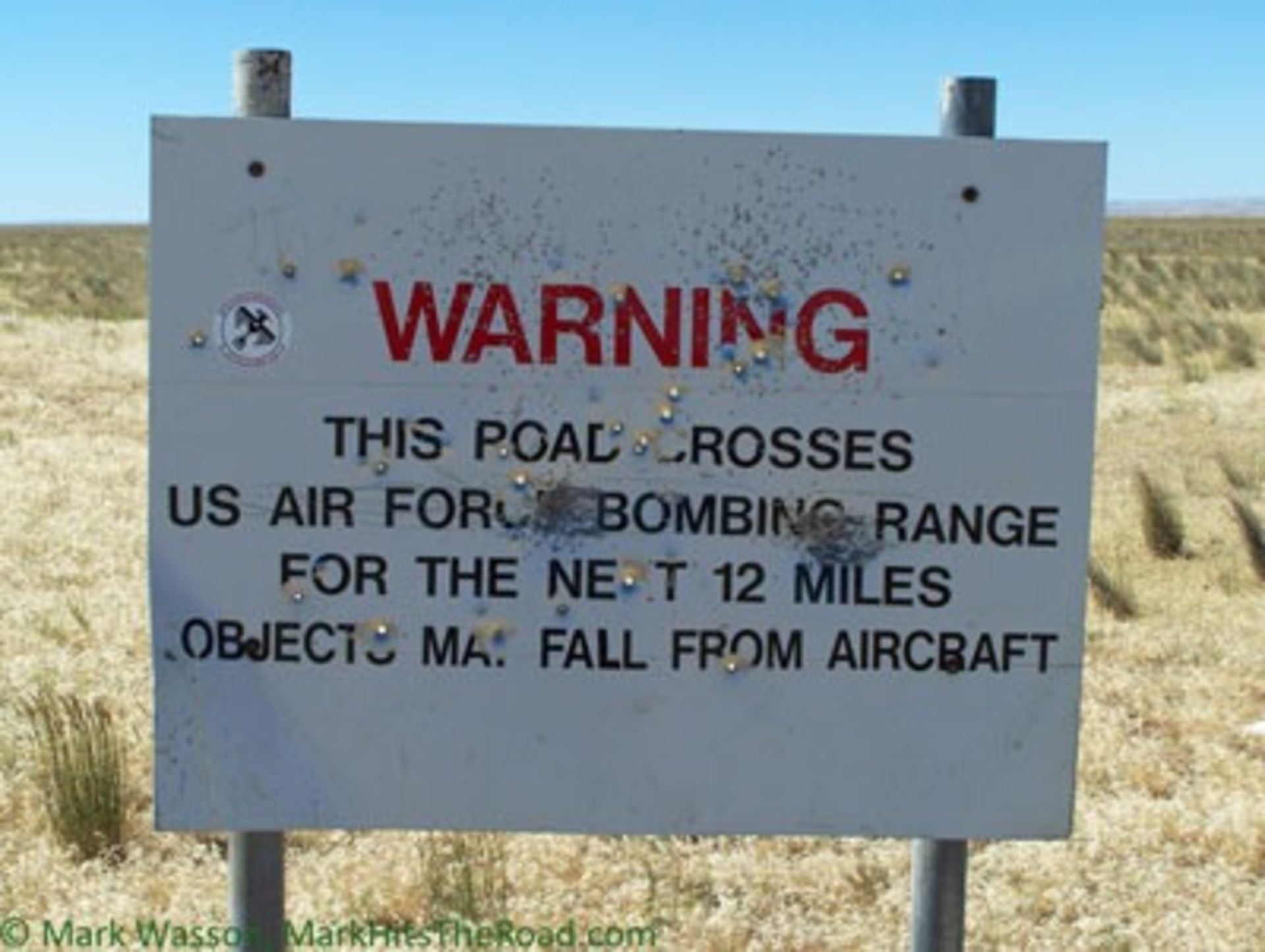 تابلو هشدار منطقه نظامی