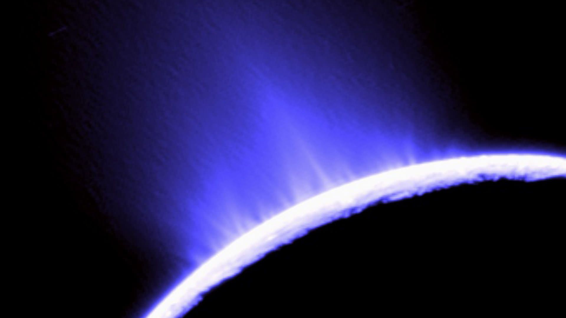 پرتاب فواره‌های آب از انسلادوس قمر زحل