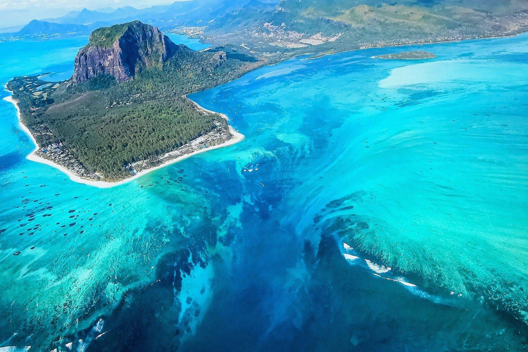 آیا می‌دانستید بزرگ‌ترین آبشار دنیا زیر آب‌های اقیانوس پنهان است؟