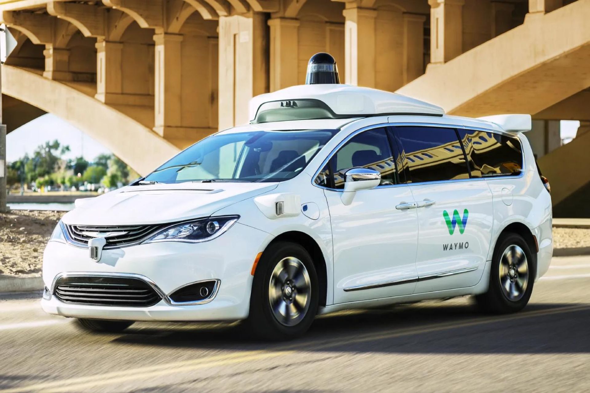 تاکسی خودران Waymo در شهر