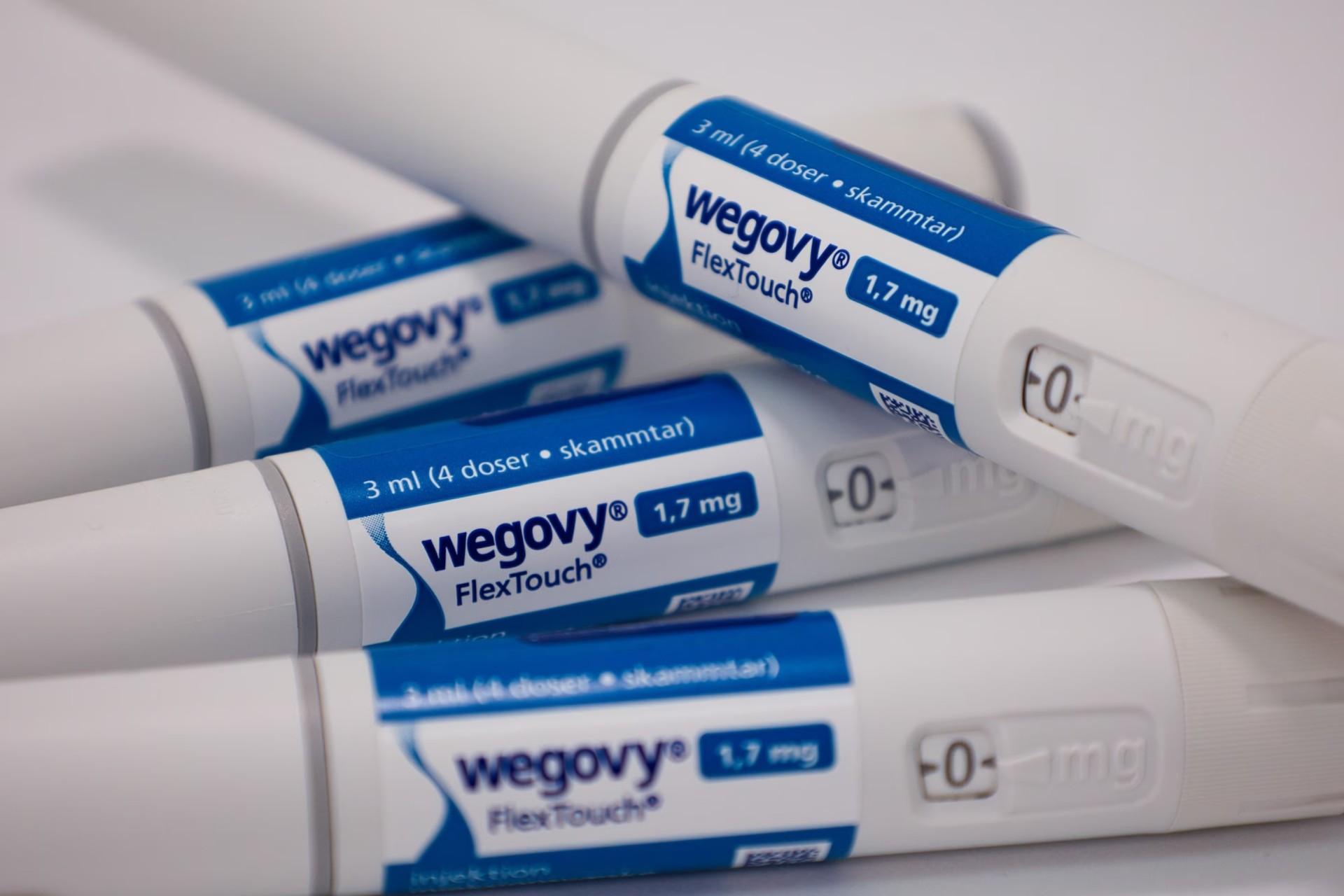 تعدادی قلم داروی لاغری ویگووی با رنگ سفید و آبی