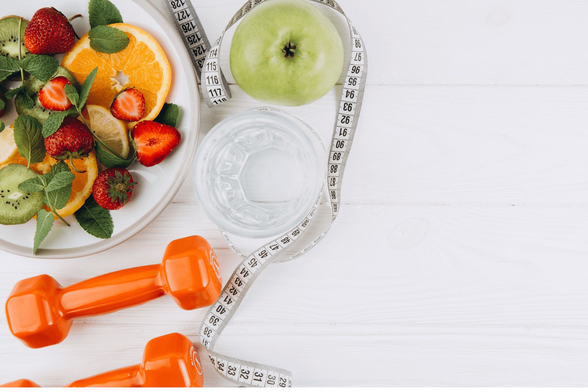 دمبل و ظرف میوه