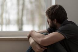 افسردگی فصلی چیست؟ از علائم و نشانه‌ها تا درمان