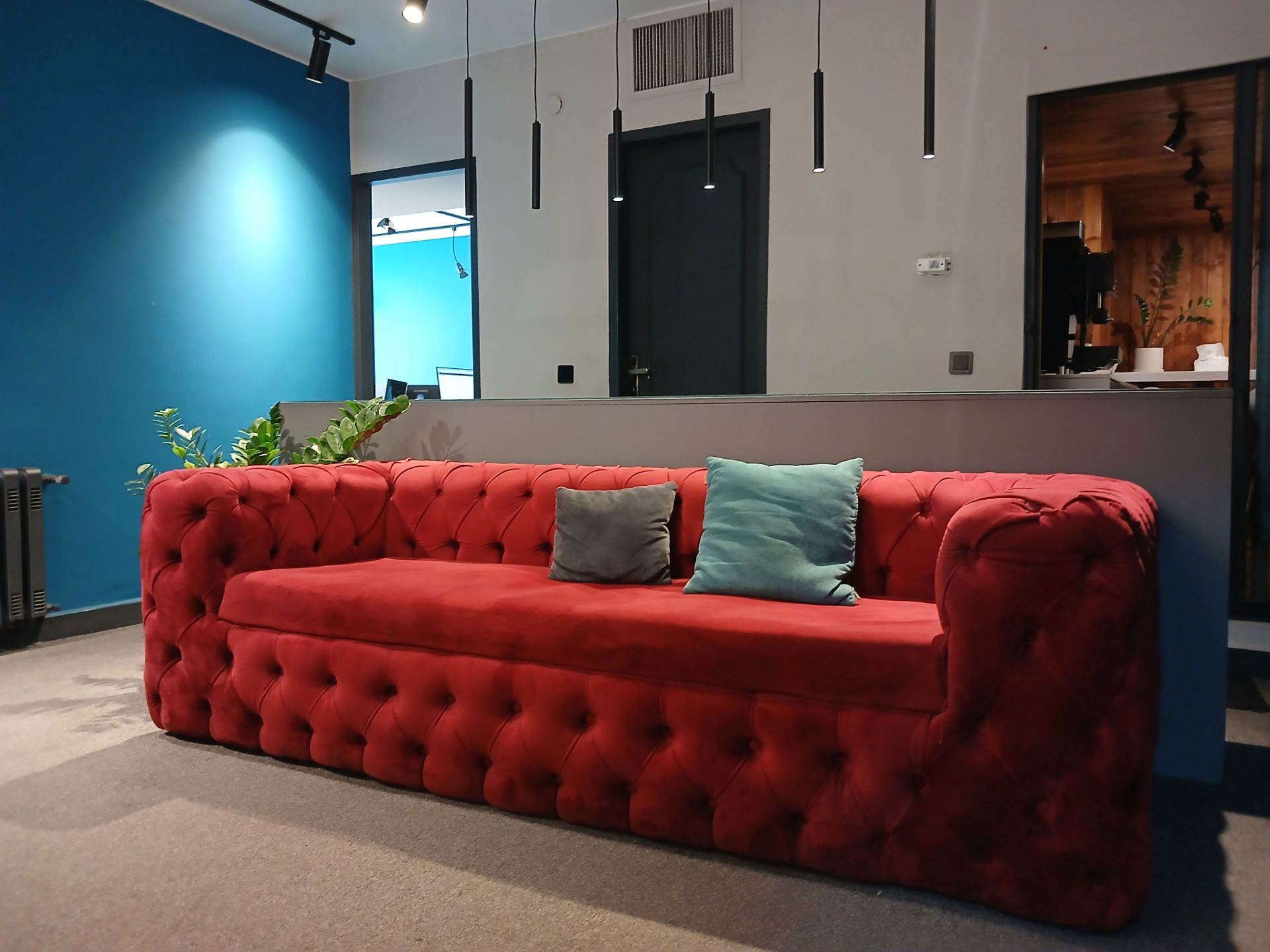 کاناپه قرمز