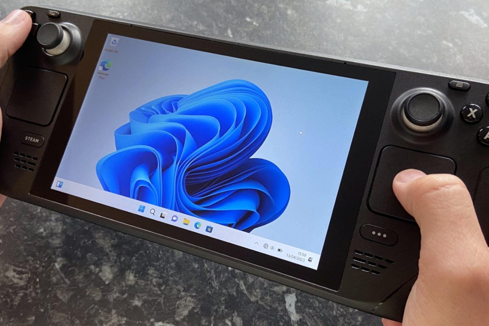 کنسول دستی با ویندوز ۱۱