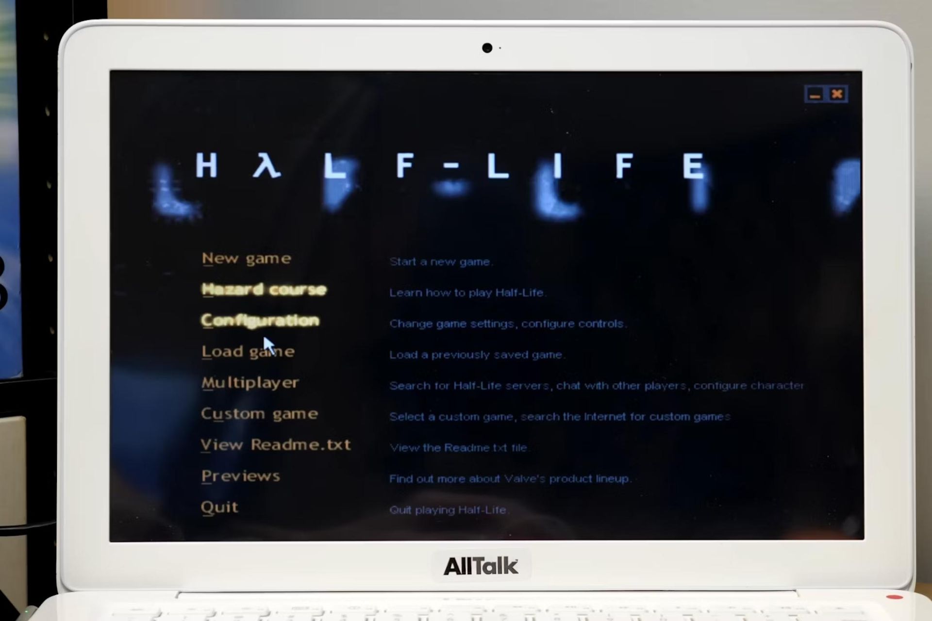 اجرای بازی Half-Life در ویندوز XP روی مک بوک لمسی ۲۰۱۱