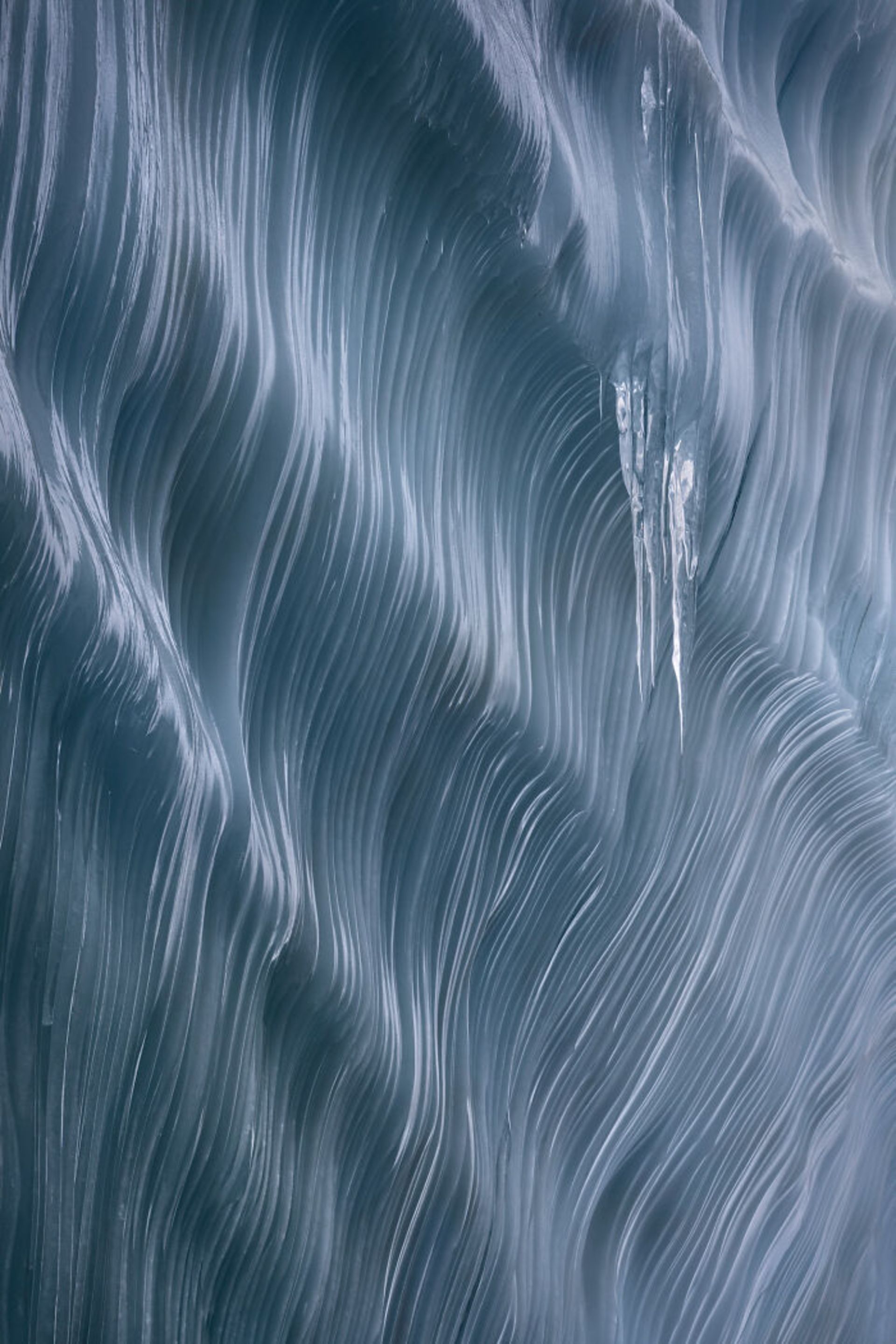 زمستانی برفی یخ‌زده