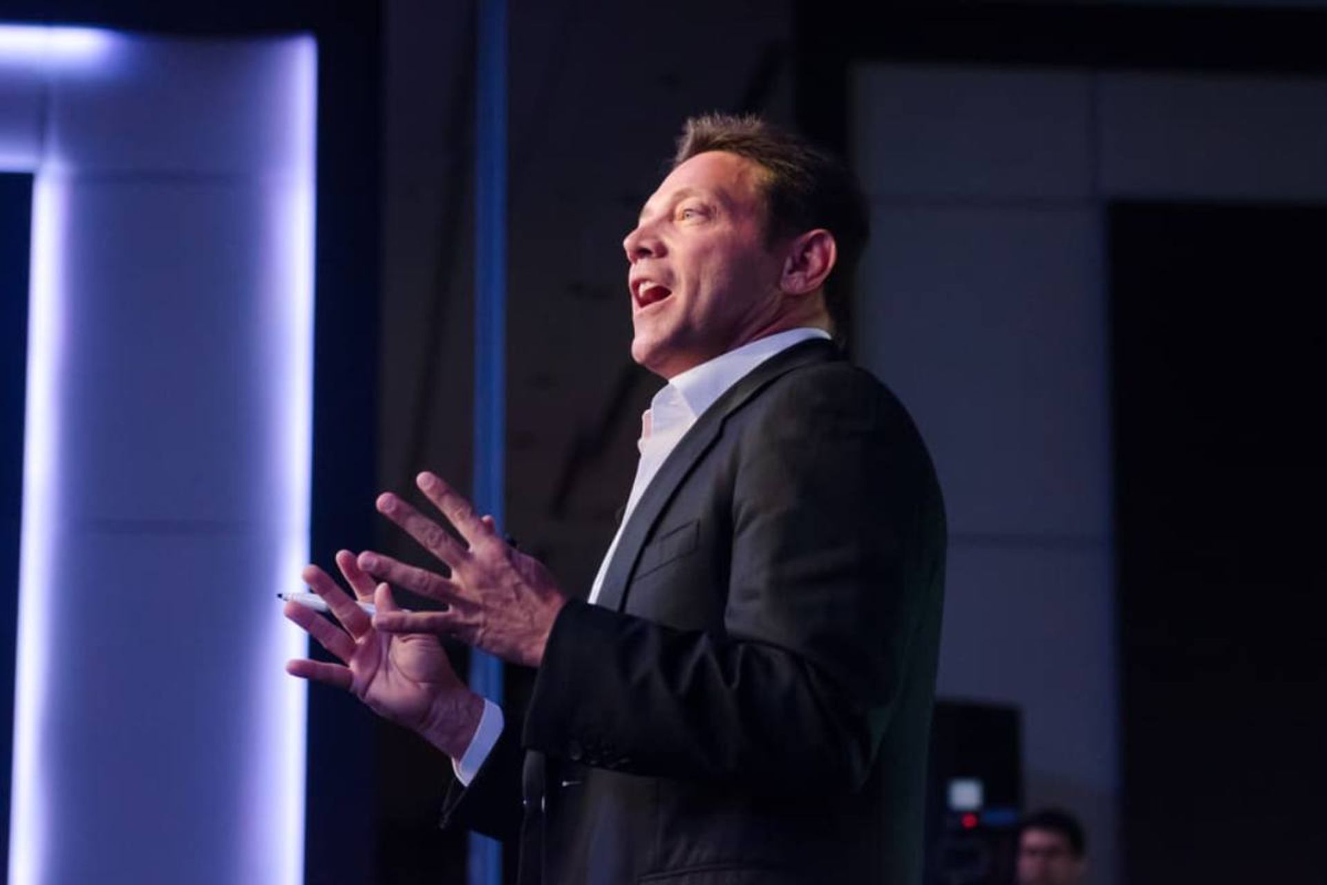 جردن بلفورت ملقب به گرگ وال استریت