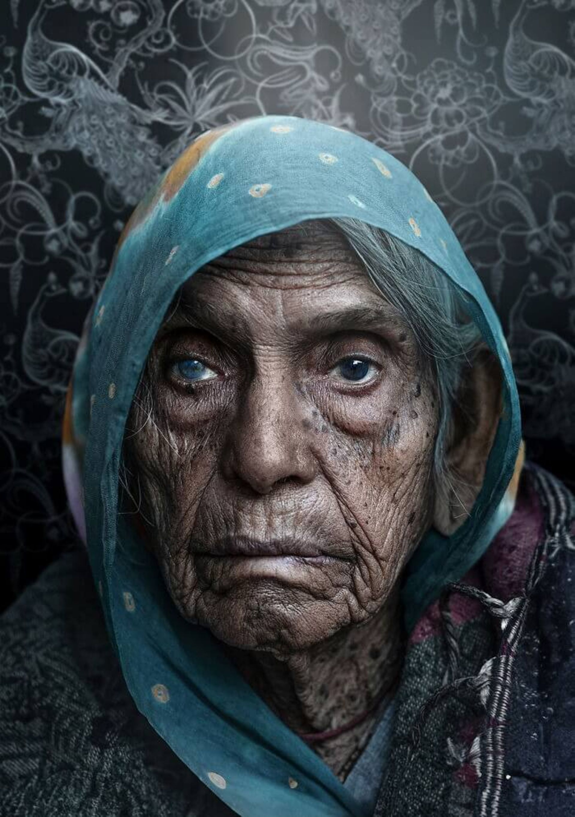 پیرزنی با صورت های چروکیده