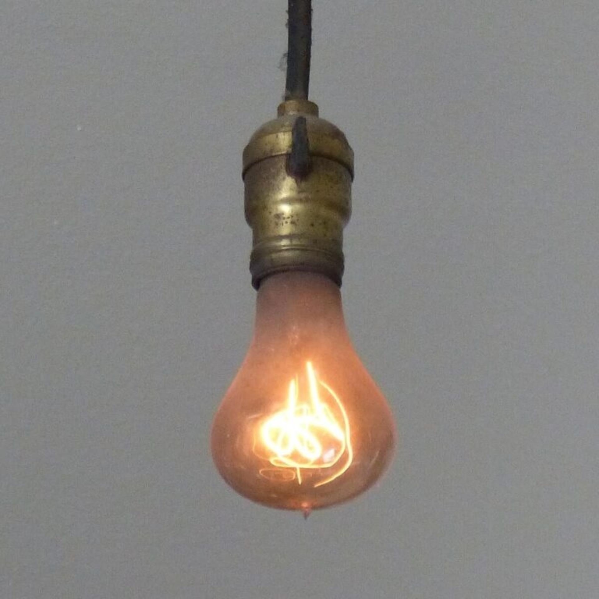 لامپ صدساله