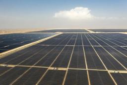 ابوظبی چهارمین مزرعه خورشیدی بزرگ جهان را به زودی افتتاح می‌کند
