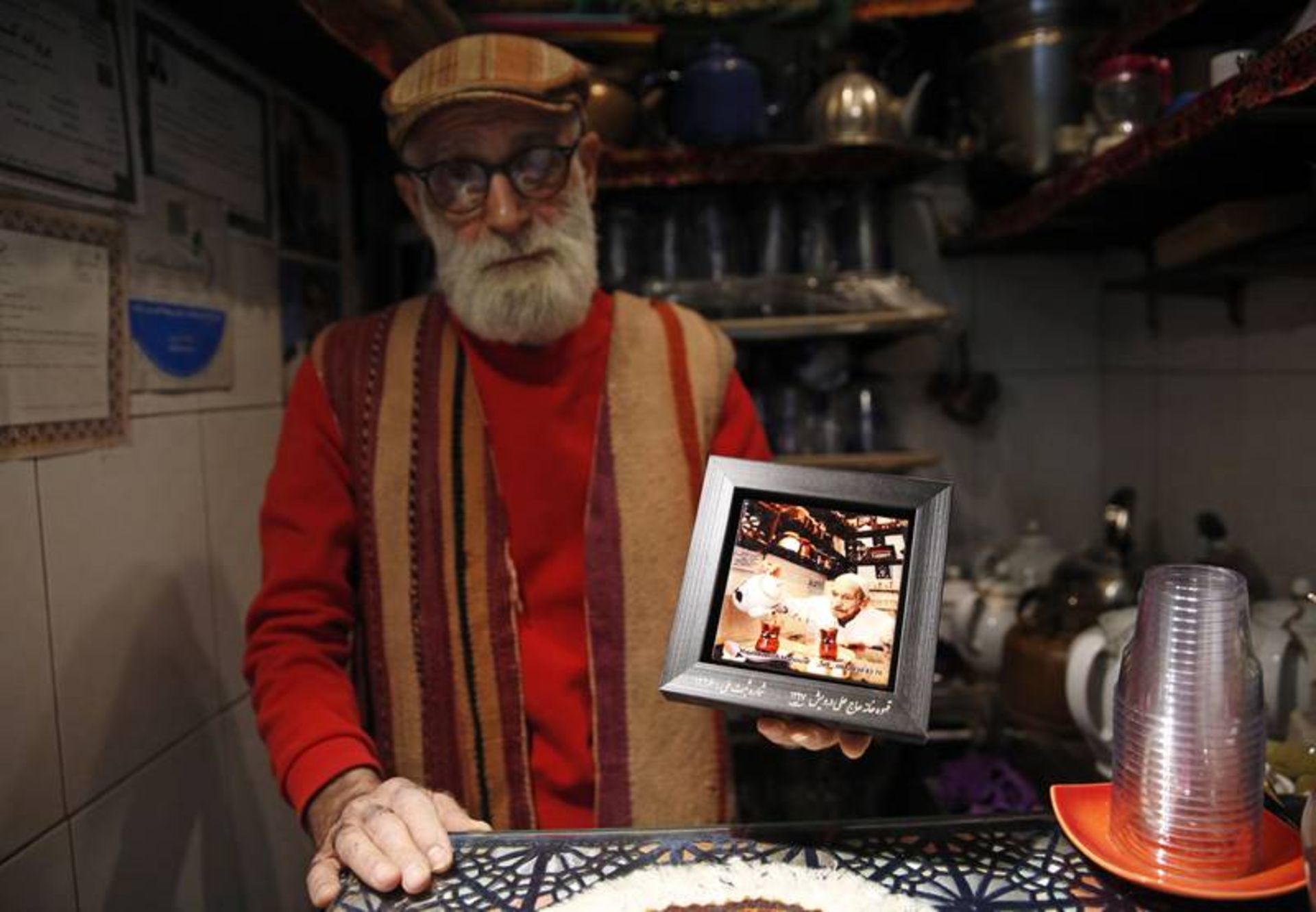 کاظم مبهوتیان در قهوه‌خانه حاج علی درویش