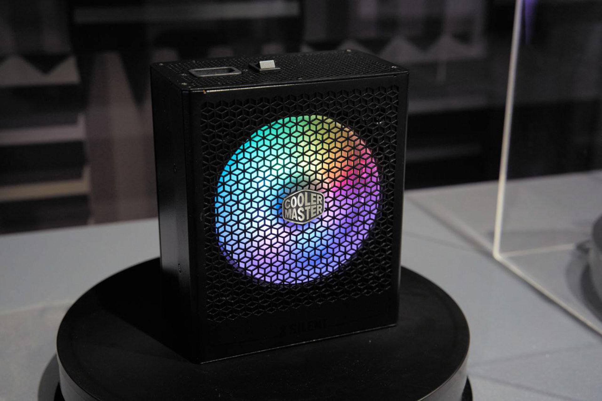 X Silent از نمای کناری با RGB روشن