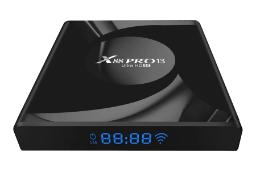 نمای رو به روی اندروید باکس ایکس 88 PRO 13 با نمایشگر روشن و نمایش لوگوی پنل بالا