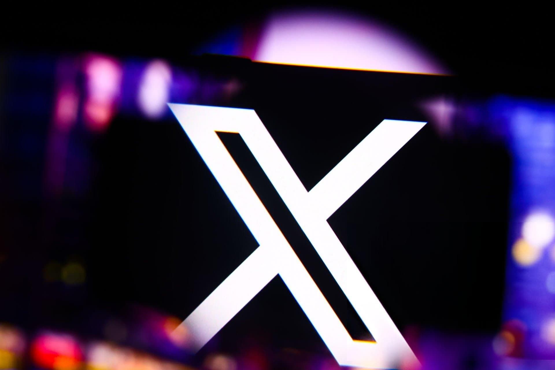 لوگو ایکس کورپ / X Corp توییتر سابق روی موبایل