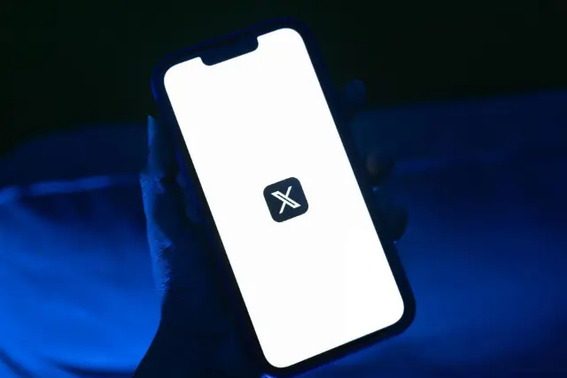 شبکه اجتماعی ایلان ماسک حالا به بلاگرهایی که ویدیوهای عمودی کوتاه بسازند، پول می‌دهد