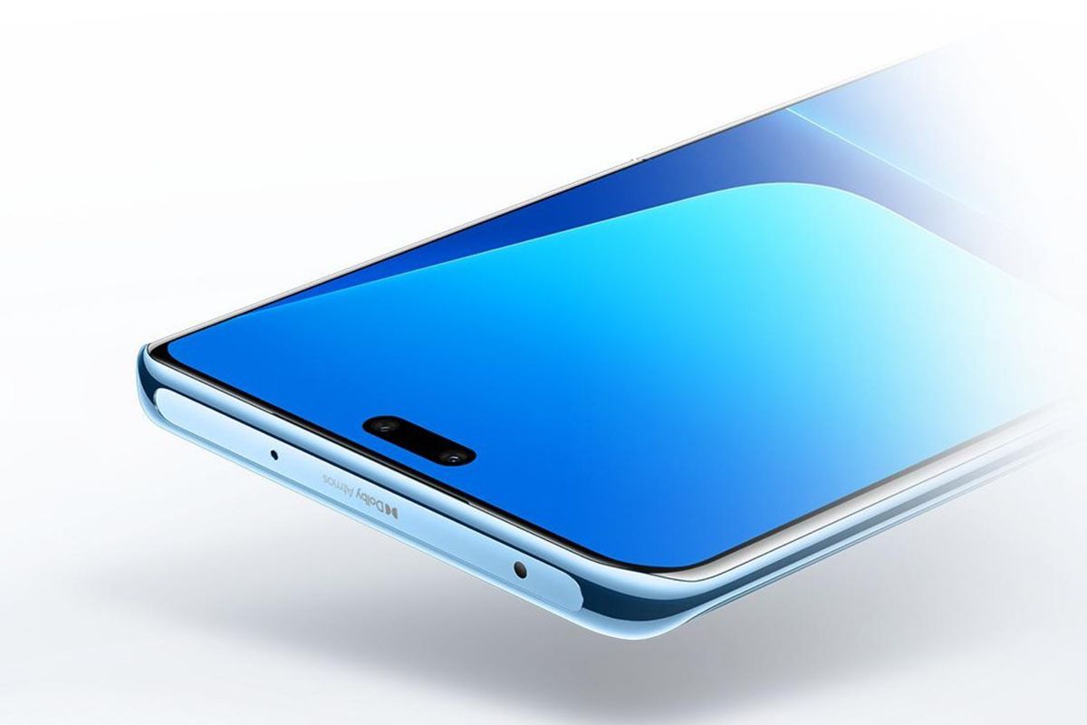 قسمت بالایی نمایشگر شیائومی ۱۳ لایت که حفره کپسولی دوربین سلفی را نشان می دهد