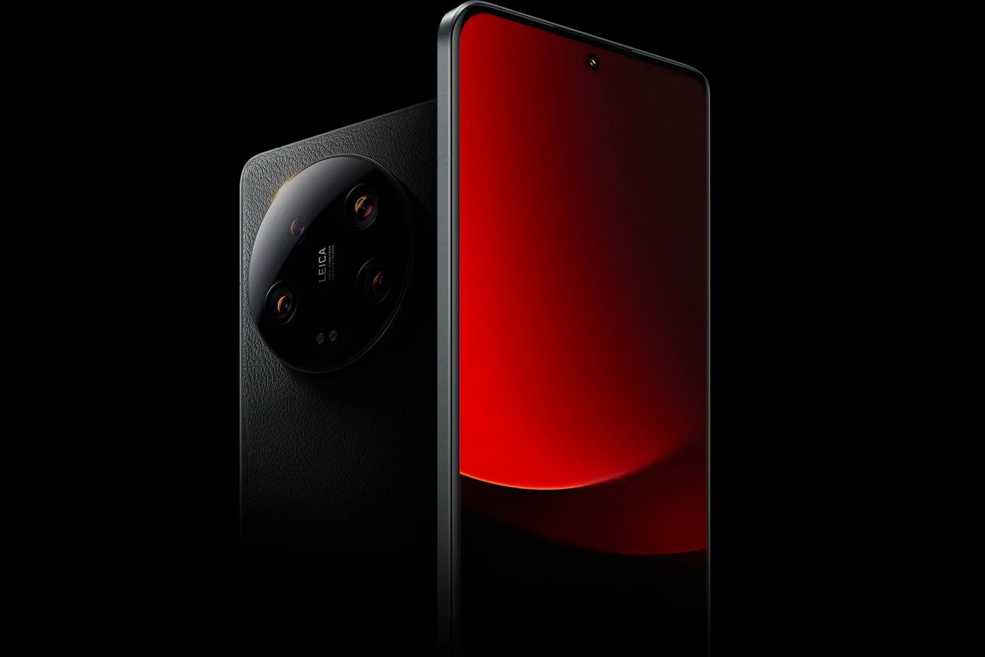 شیائومی ۱۳ اولترا از نمای پشت و جلو