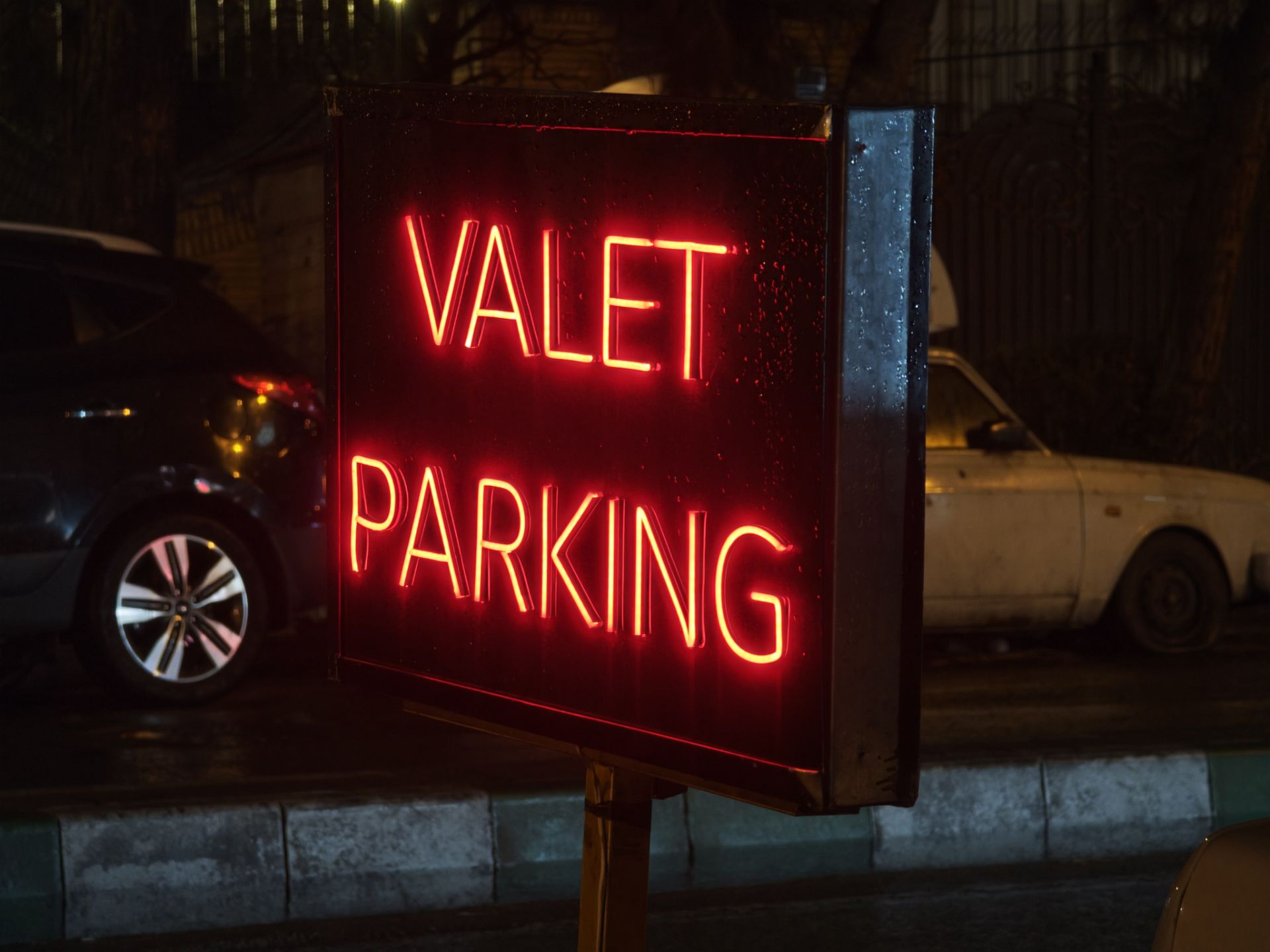 تابلو Valet Parking در ونک