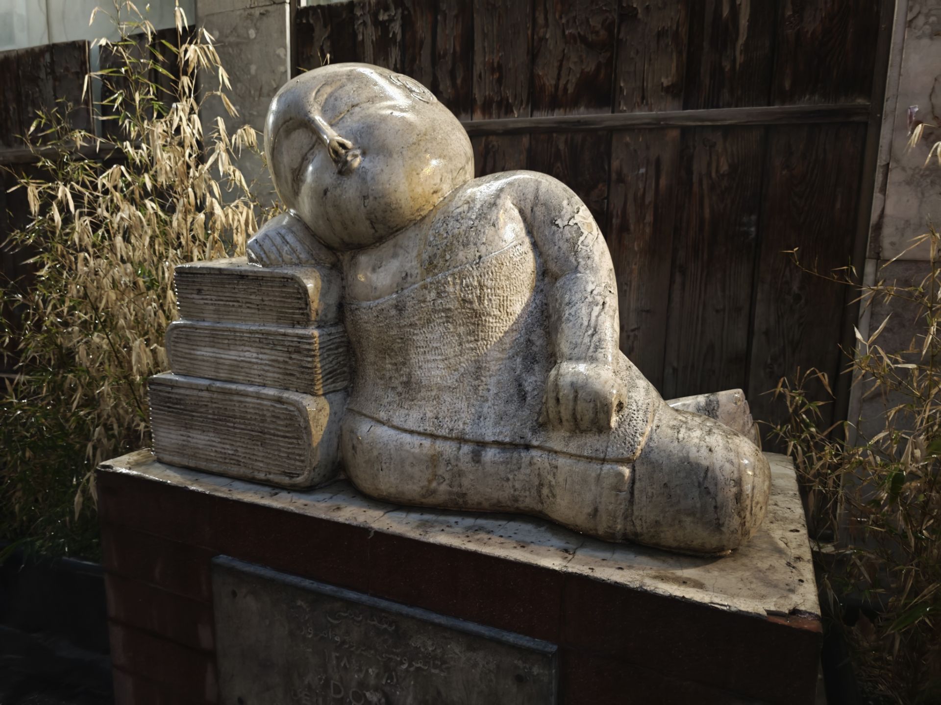 مجسمه‌ کوچه لیلی ونک