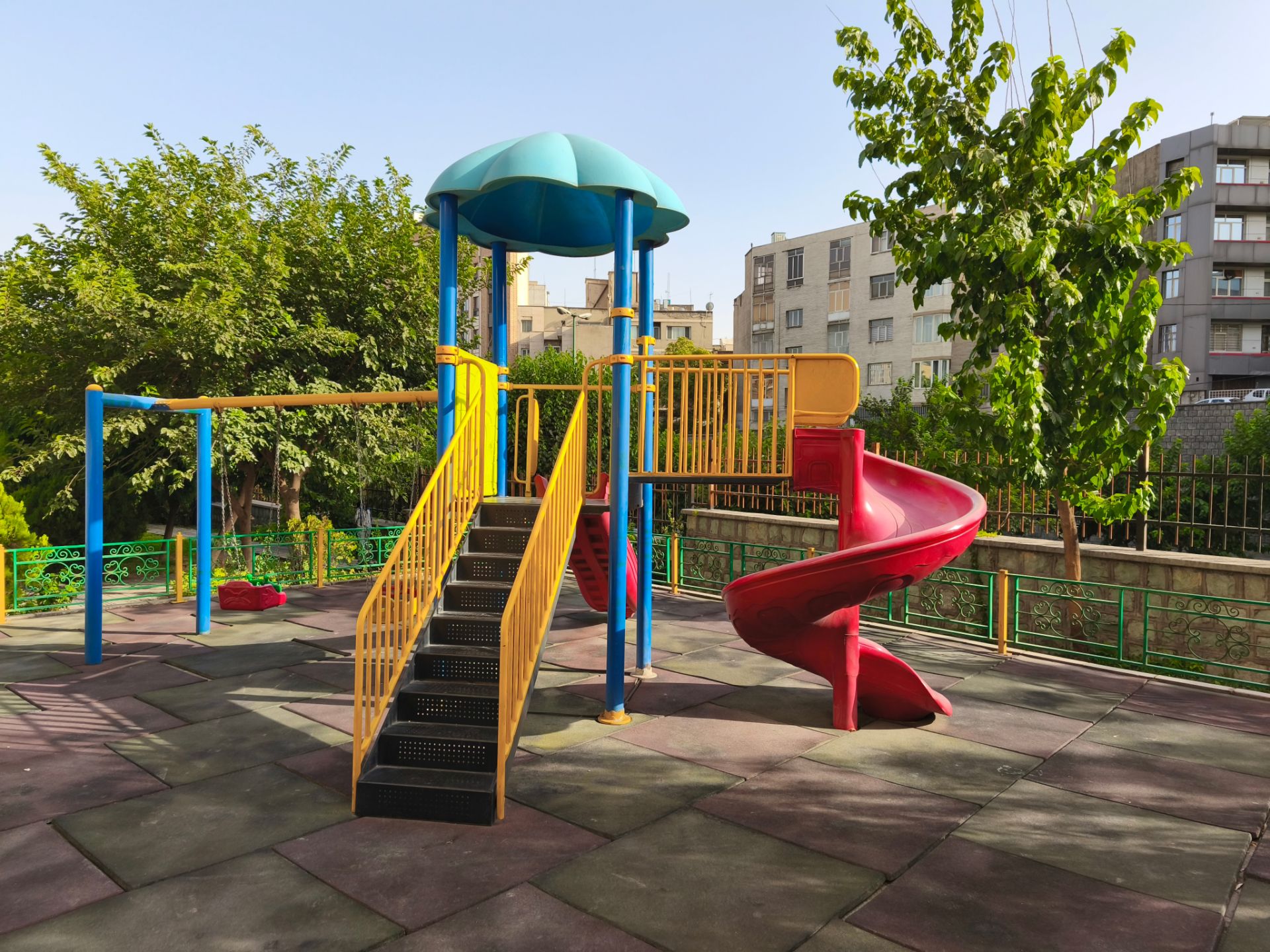 تاب و سرسره در پارک