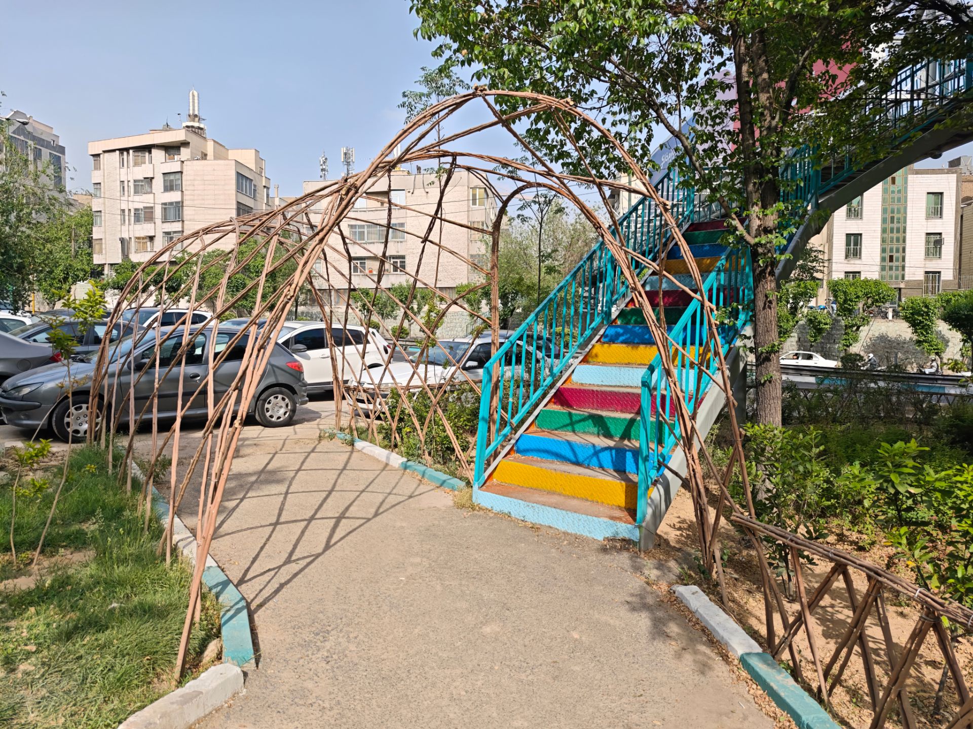 مسیر متنهی به پل هوایی