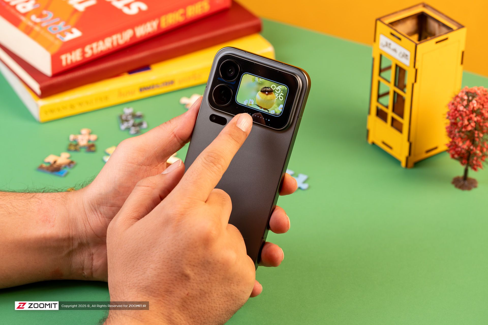 کار با نمایشگر پشتی شیائومی ۱۷ پرو مکس