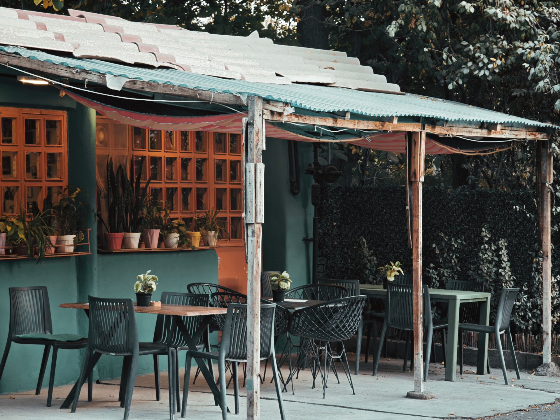 ایوان یک کافه