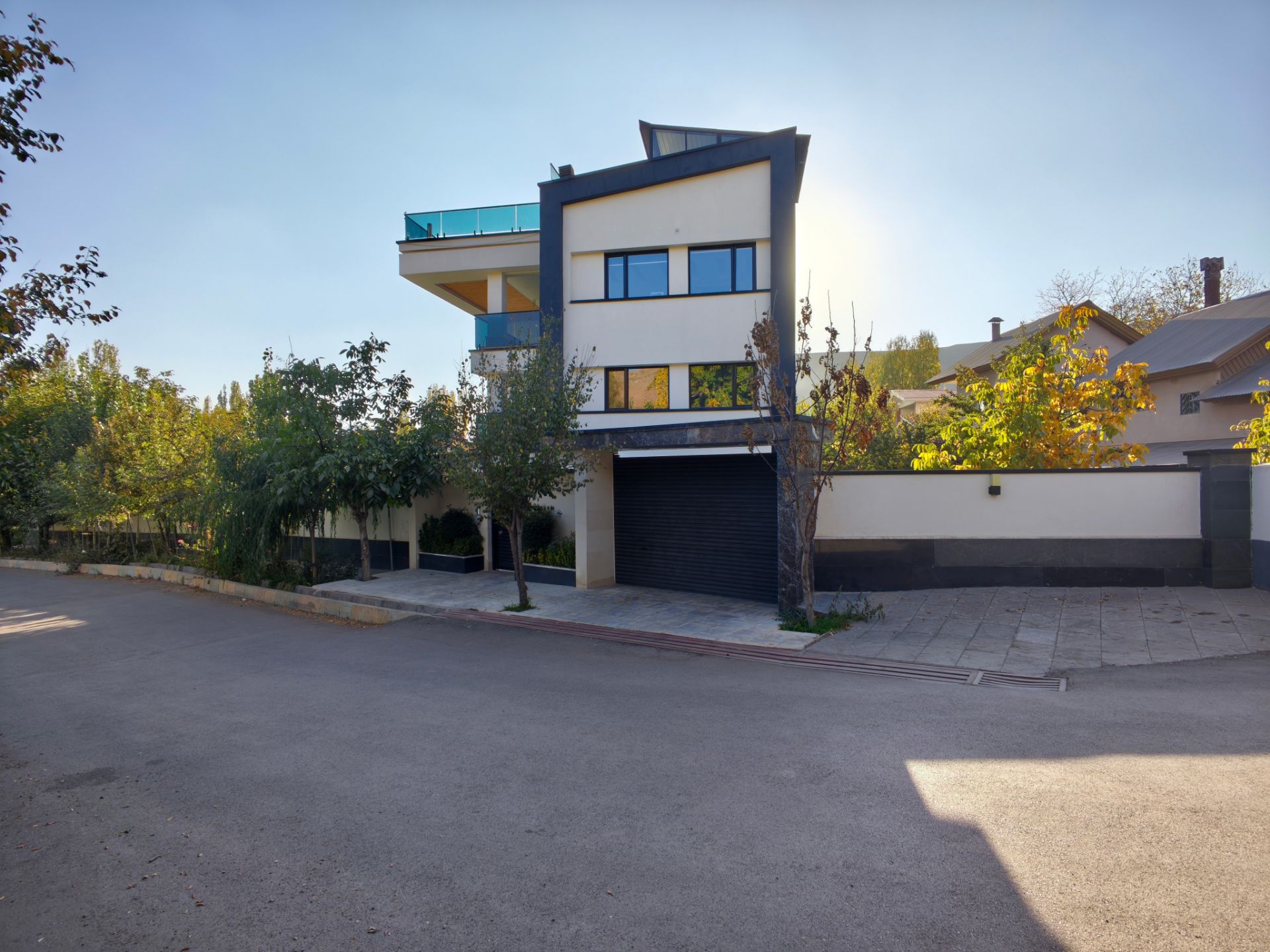 ساختمان مسکونی