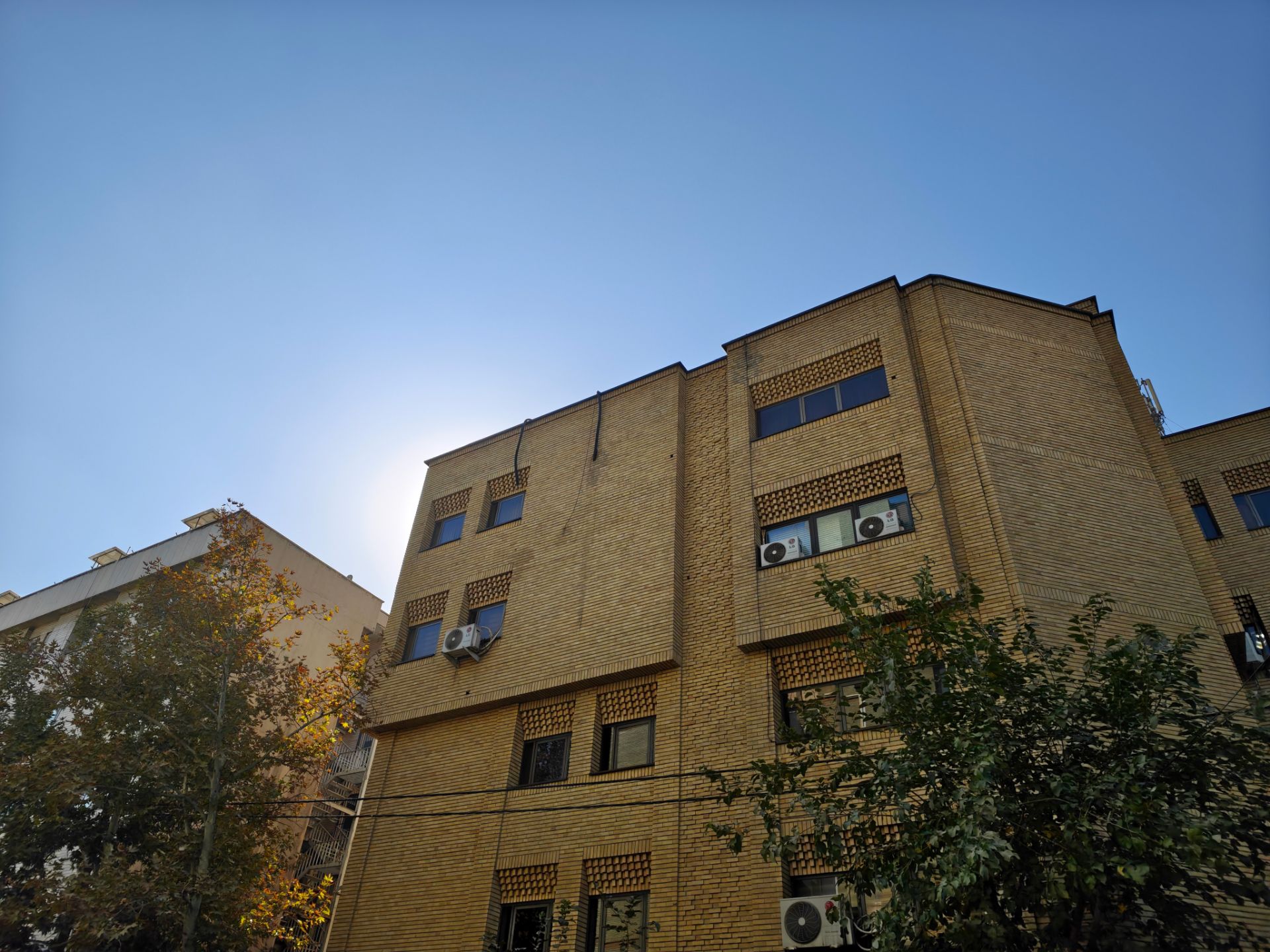 ساختمان آجری