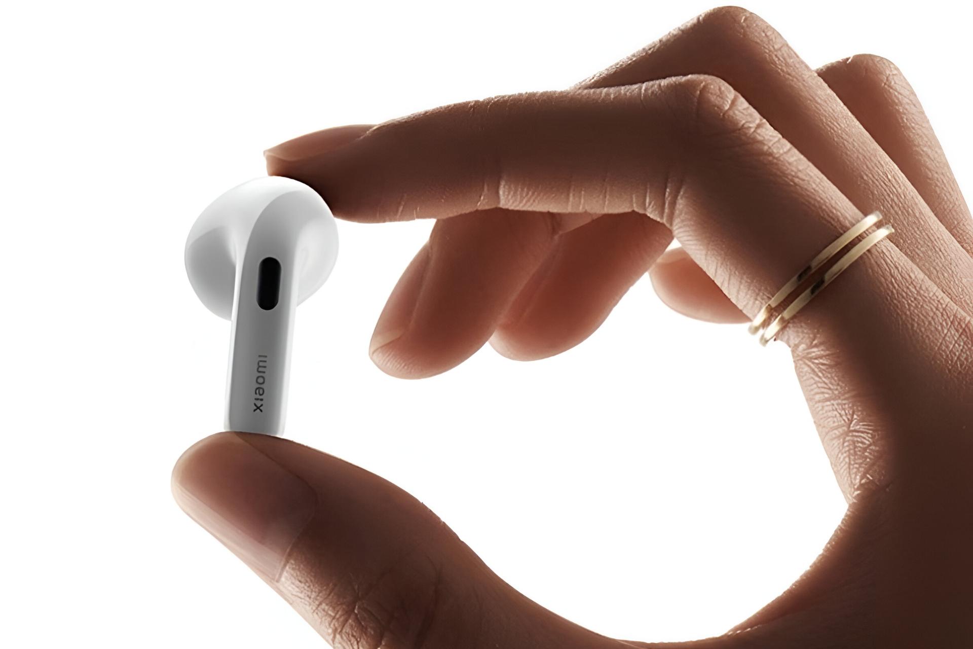 ایرباد شیائومی بادز ۶ در دست