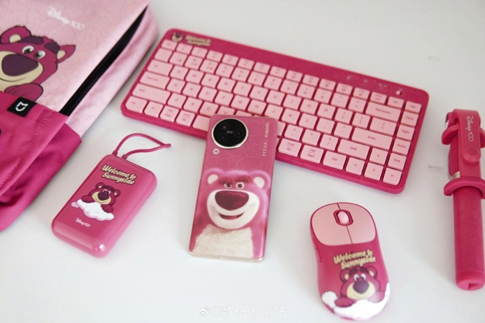 گوشی شیائومی  Civi 3نسخه‌ی Strawberry Bear به همراه کیبورد، موس و مجموعه کامل