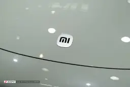 لوگو شیائومی / Xiaomi روی بدنه خودرو SU7 Max