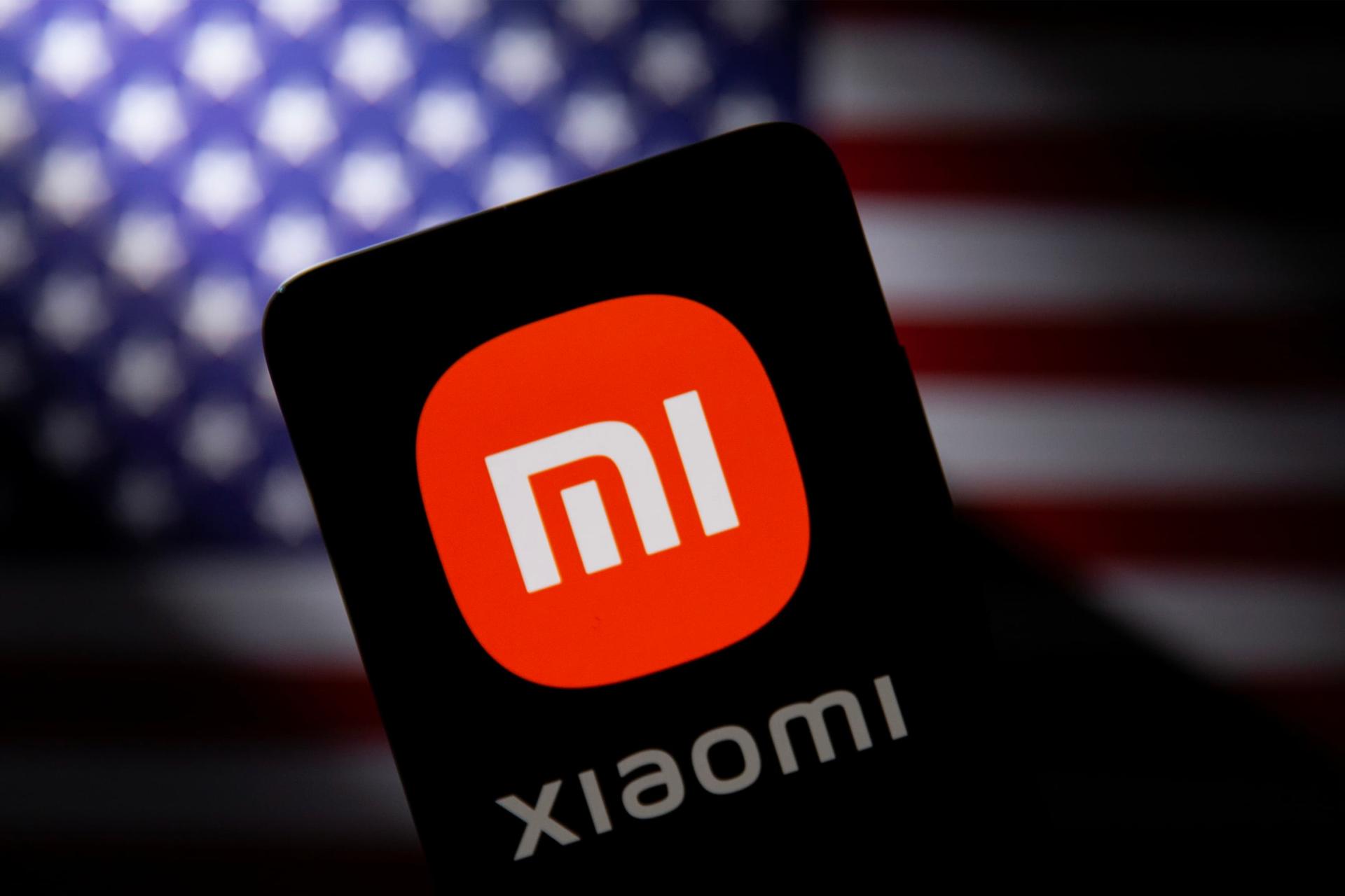گوشی شیائومی / Xiaomi در برابر پرچم آمریکا