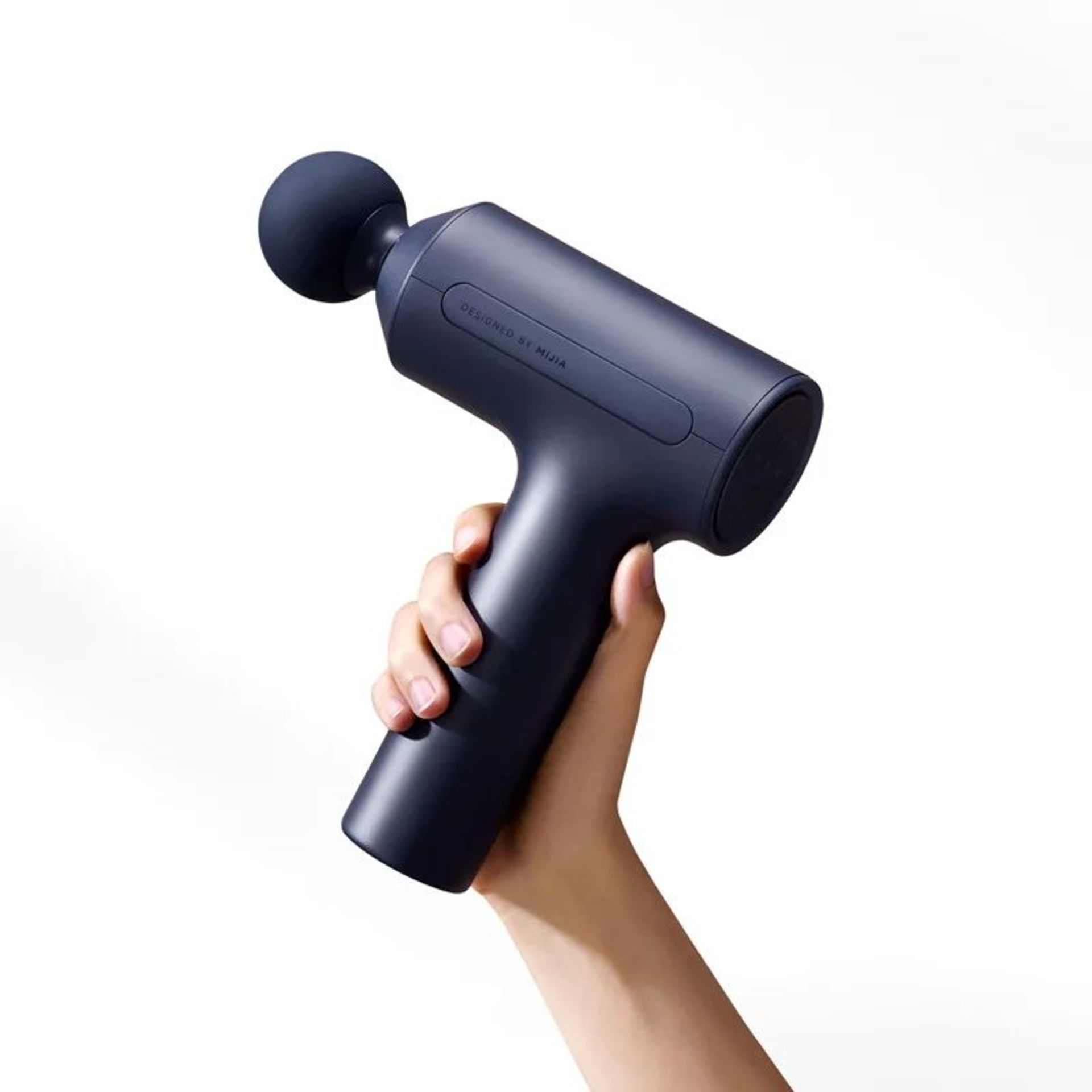ماساژور شیائومی Mijia Massage Gun 3 در دست