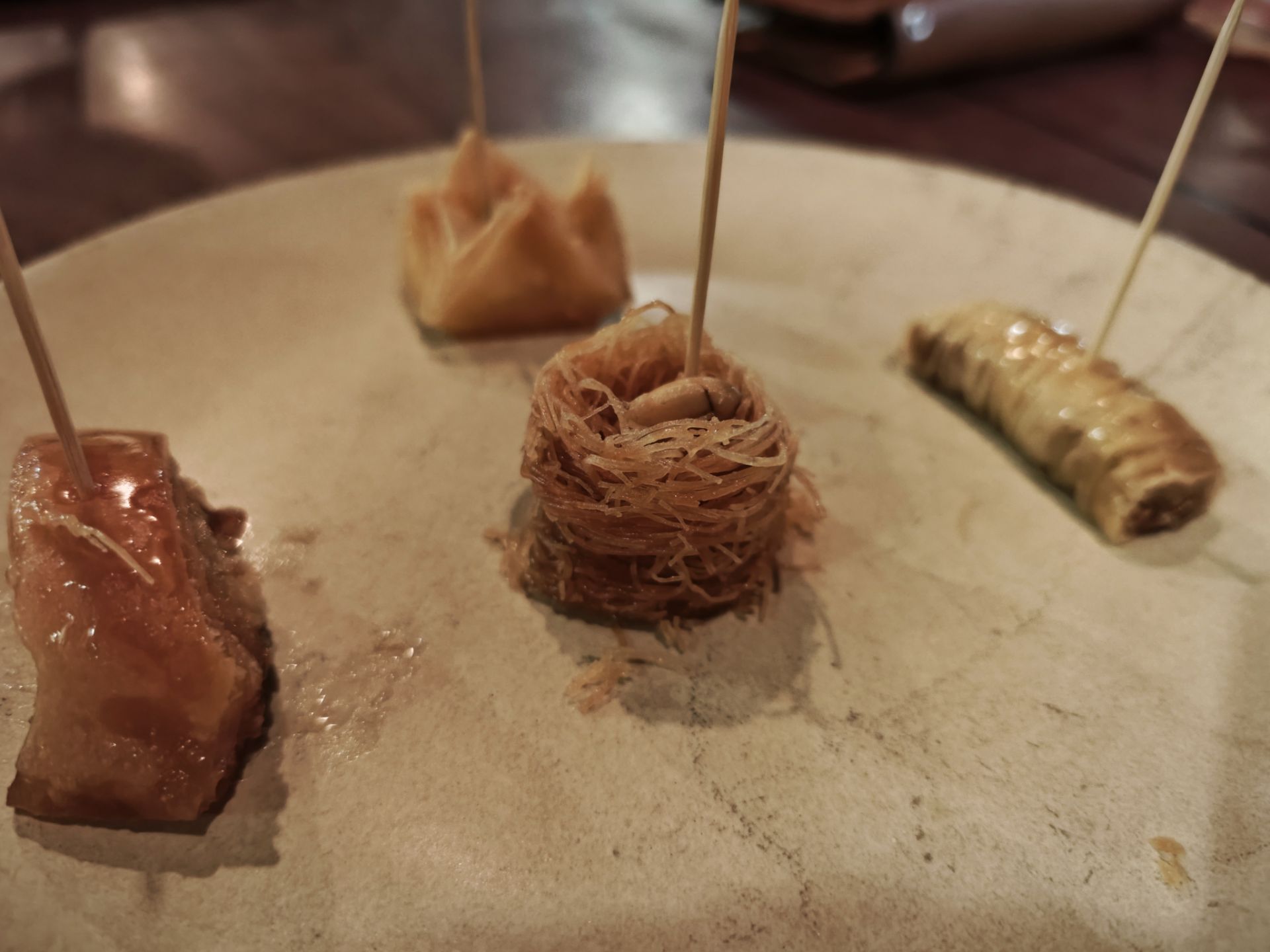 نمونه عکس میکس فولد ۳ شیائومی در نور کم عکس سوم