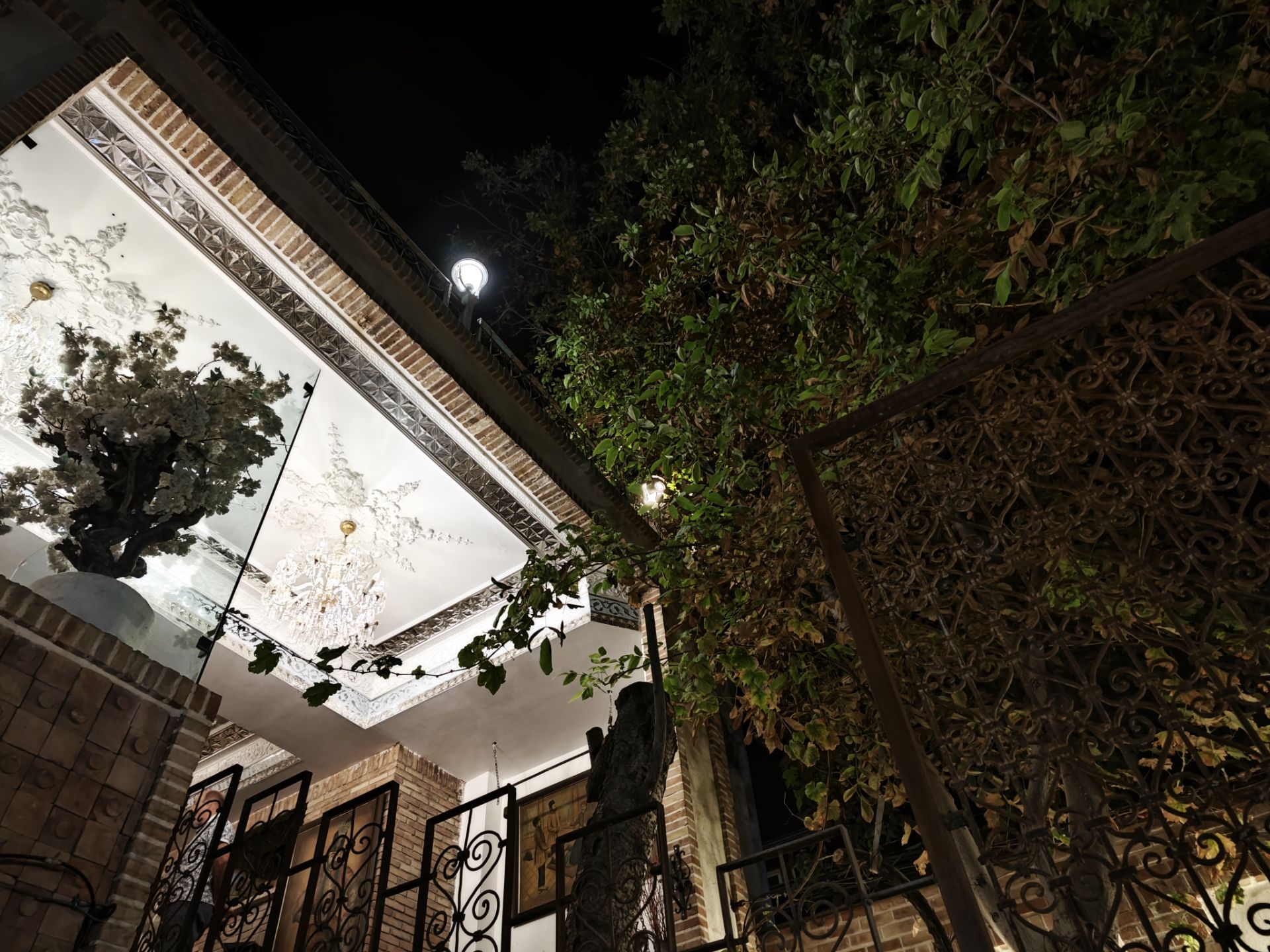 نمونه عکس میکس فولد ۳ شیائومی در نور کم عکس چهارم