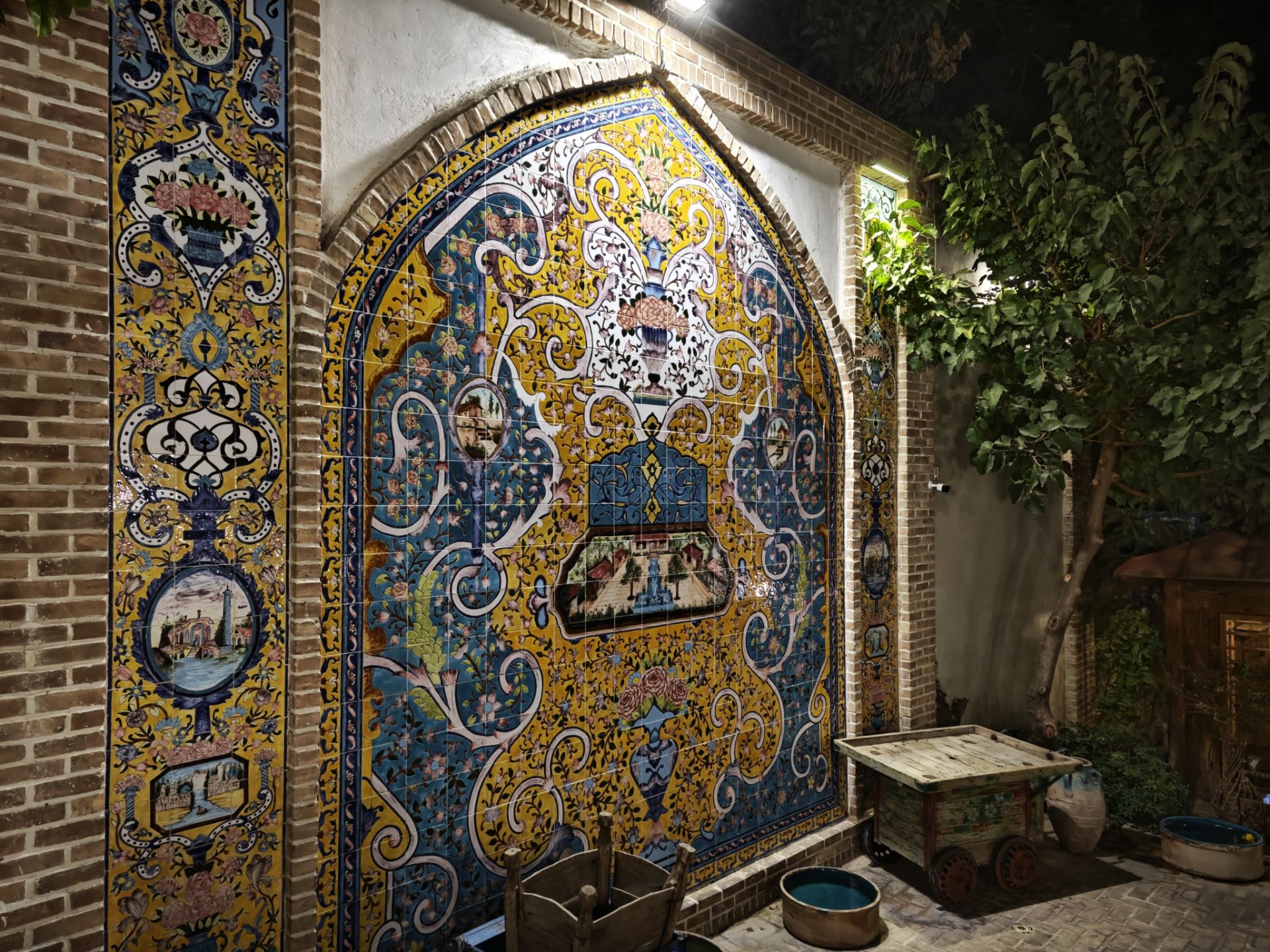 نمونه عکس میکس فولد ۳ شیائومی در نور کم عکس هجدهم