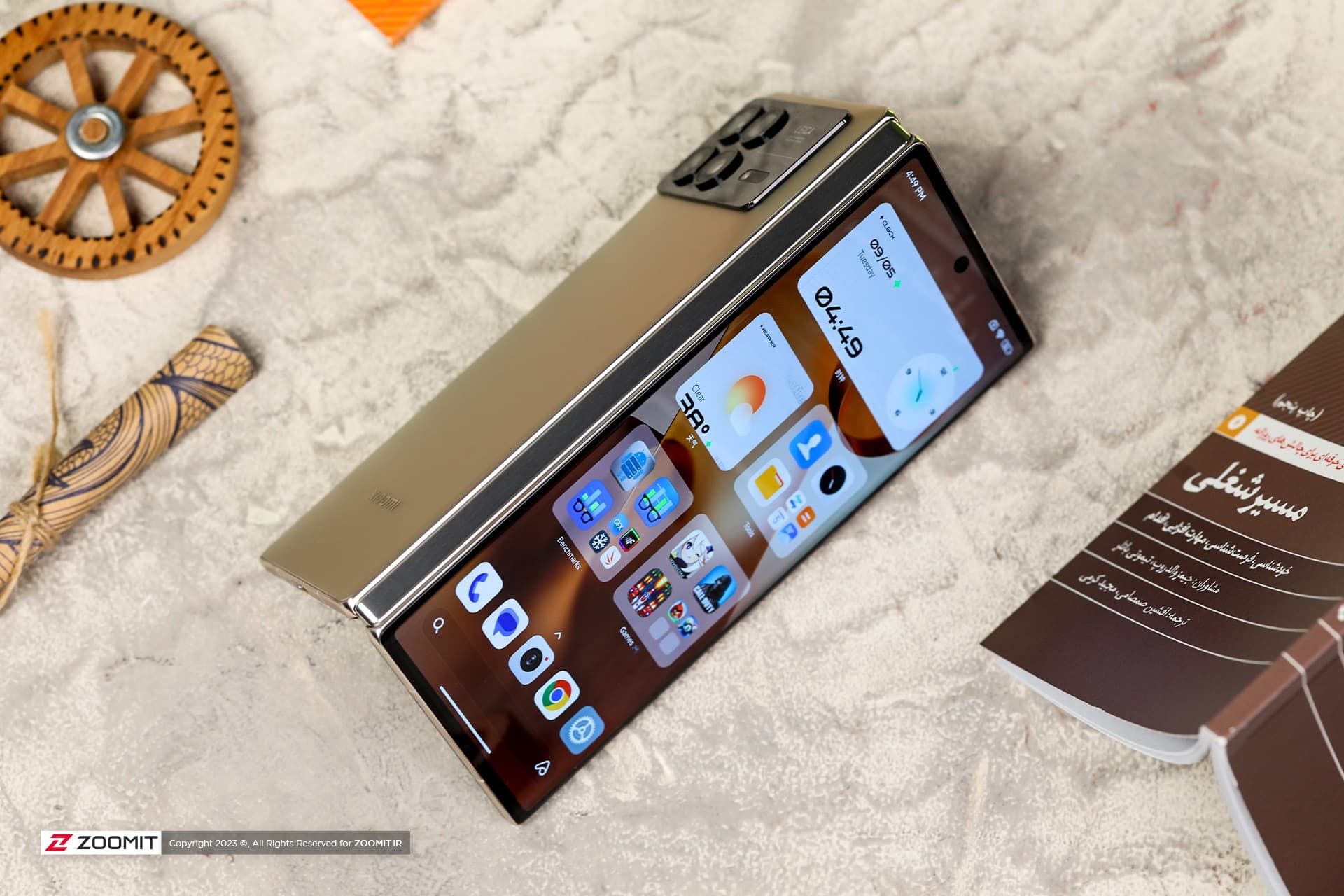 شیائومی میکس فولد ۳ / Xiaomi Mix Fold 3 روی میز