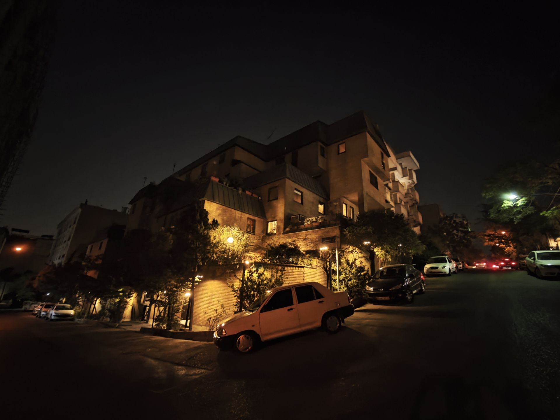 دوربین اولتراواید میکس فولد ۳ در شب - نایت مود