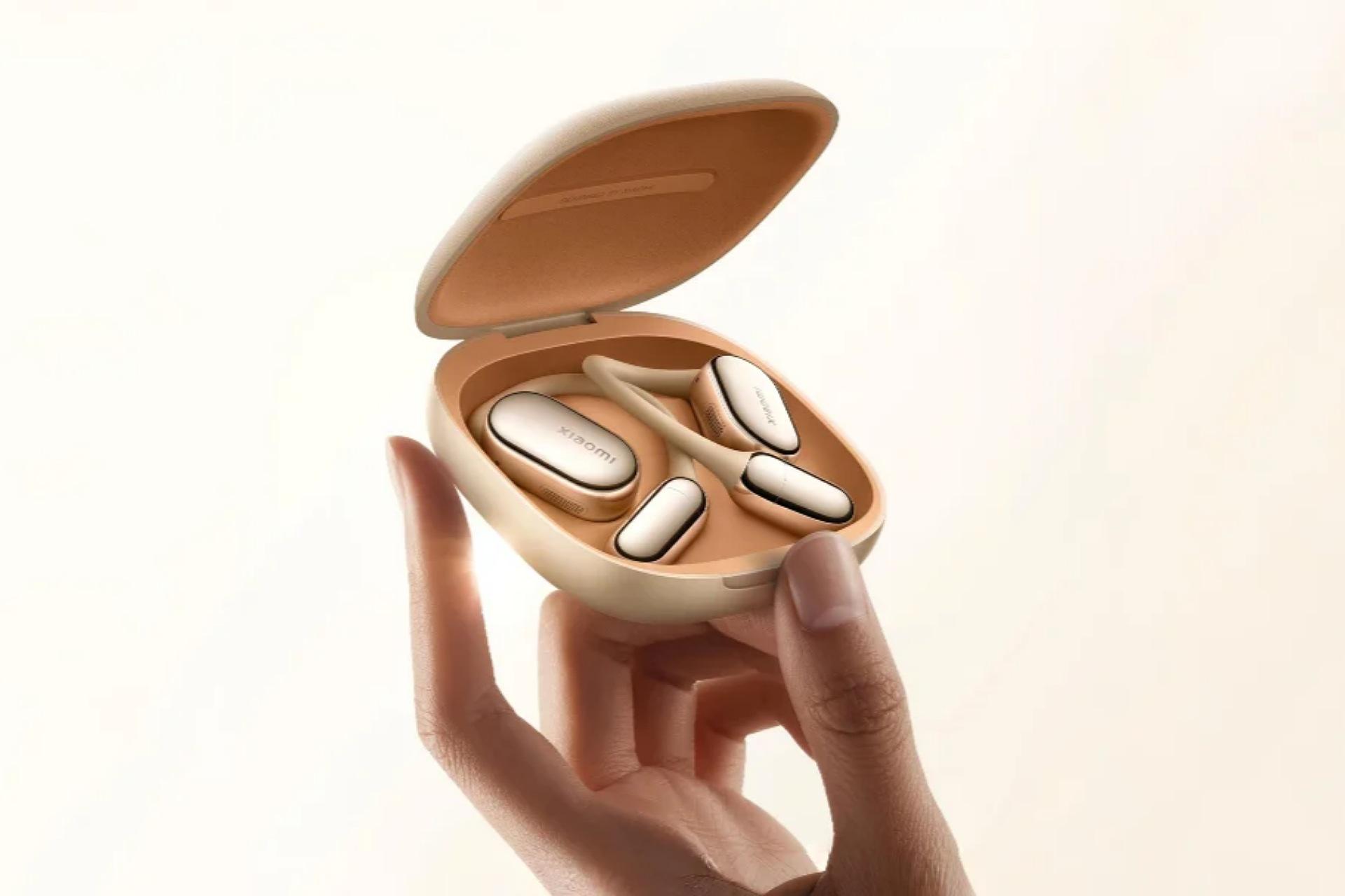 هندزفری Xiaomi Open Earbuds Pro در کیس شارژ