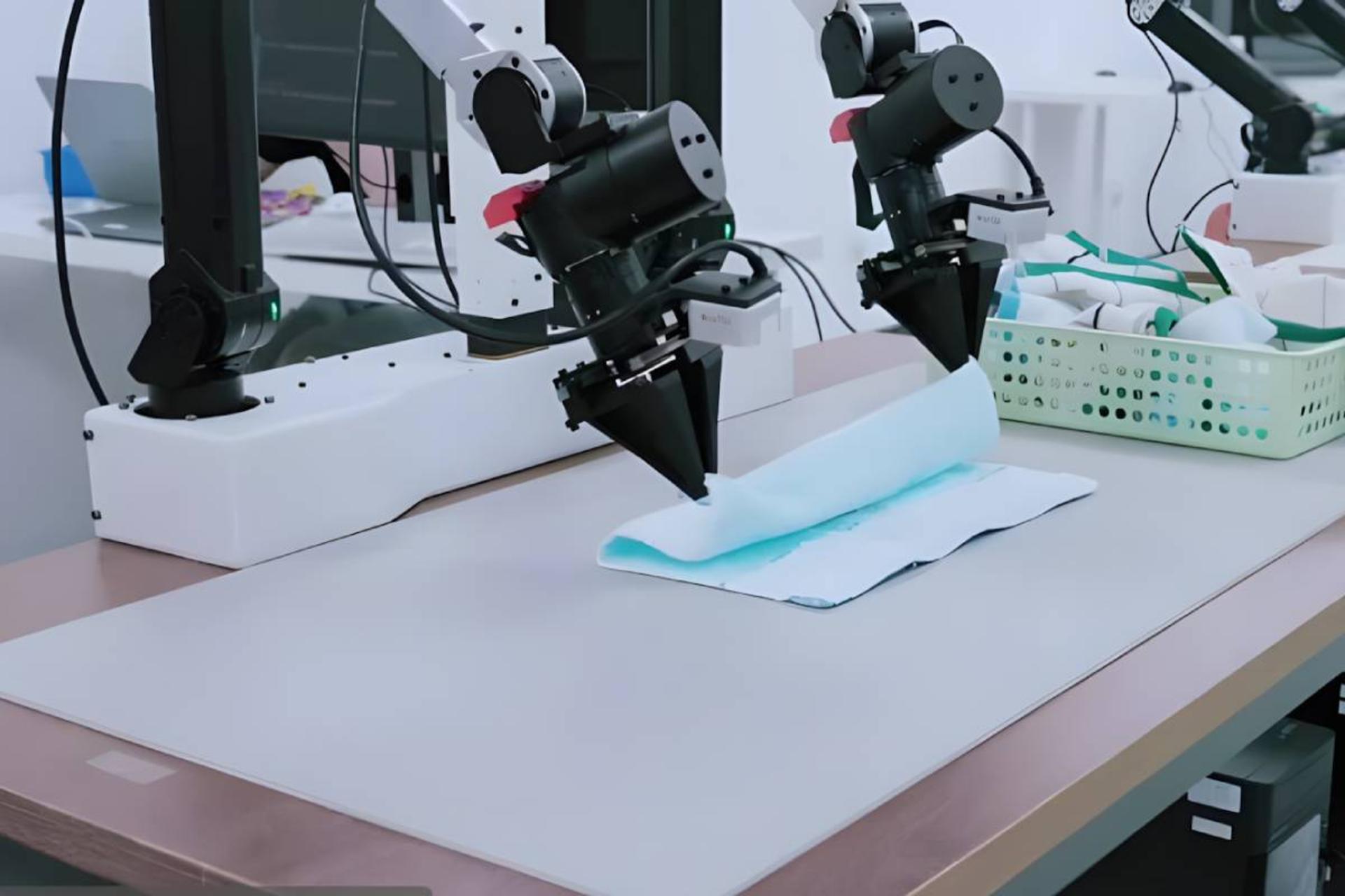 ربات هایی که از مدل هوش مصنوعی شیائومی Robotics-0 استفاده می کنند