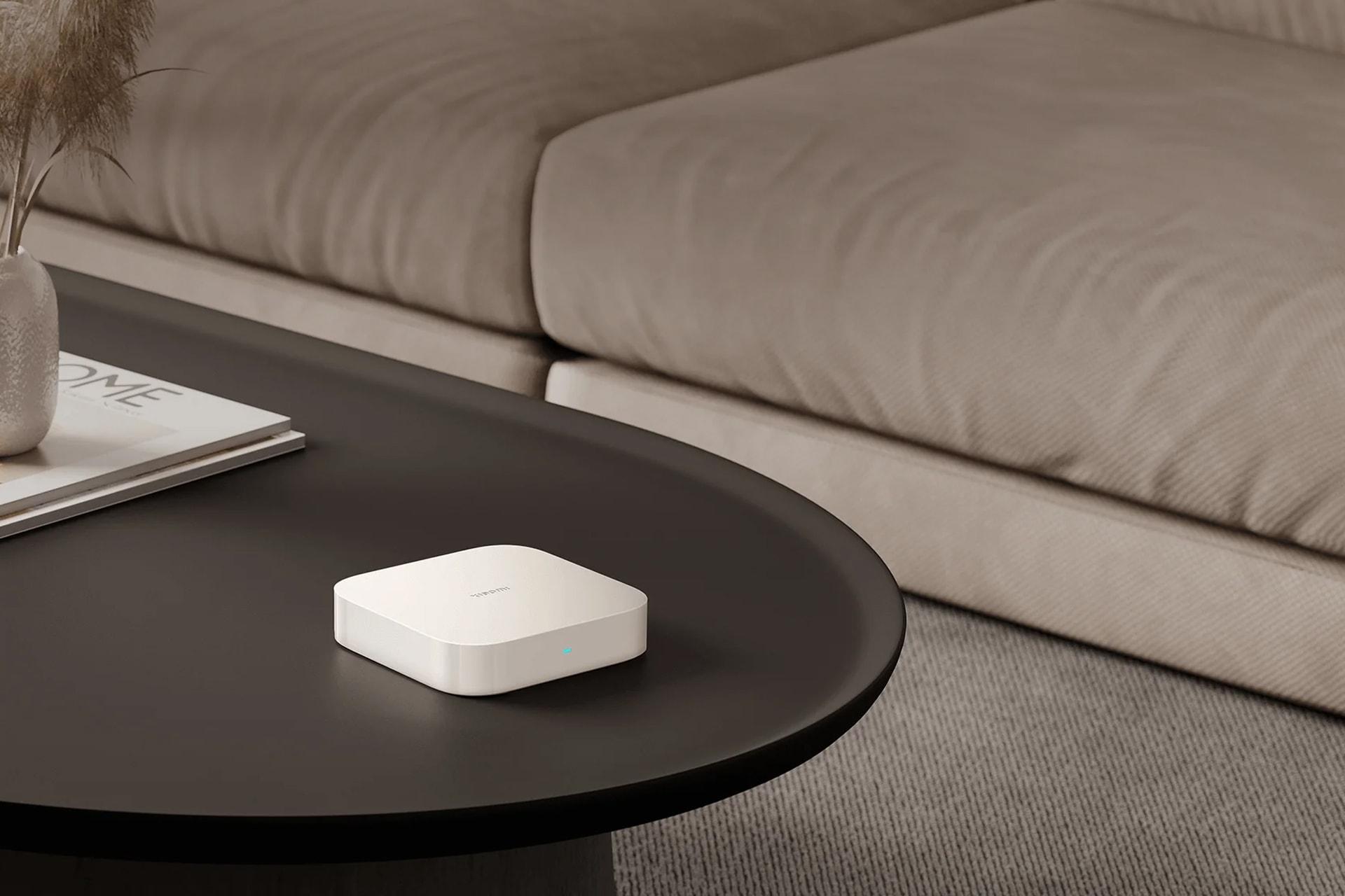 هاب USB هاب USB-C شیائومی 2 پورت مدل Xiaomi Smart Home Hub 2 روی میز