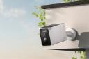 دوربین شیائومی Xiaomi Solar Outdoor Camera BW400 Pro نصب روی دیوار
