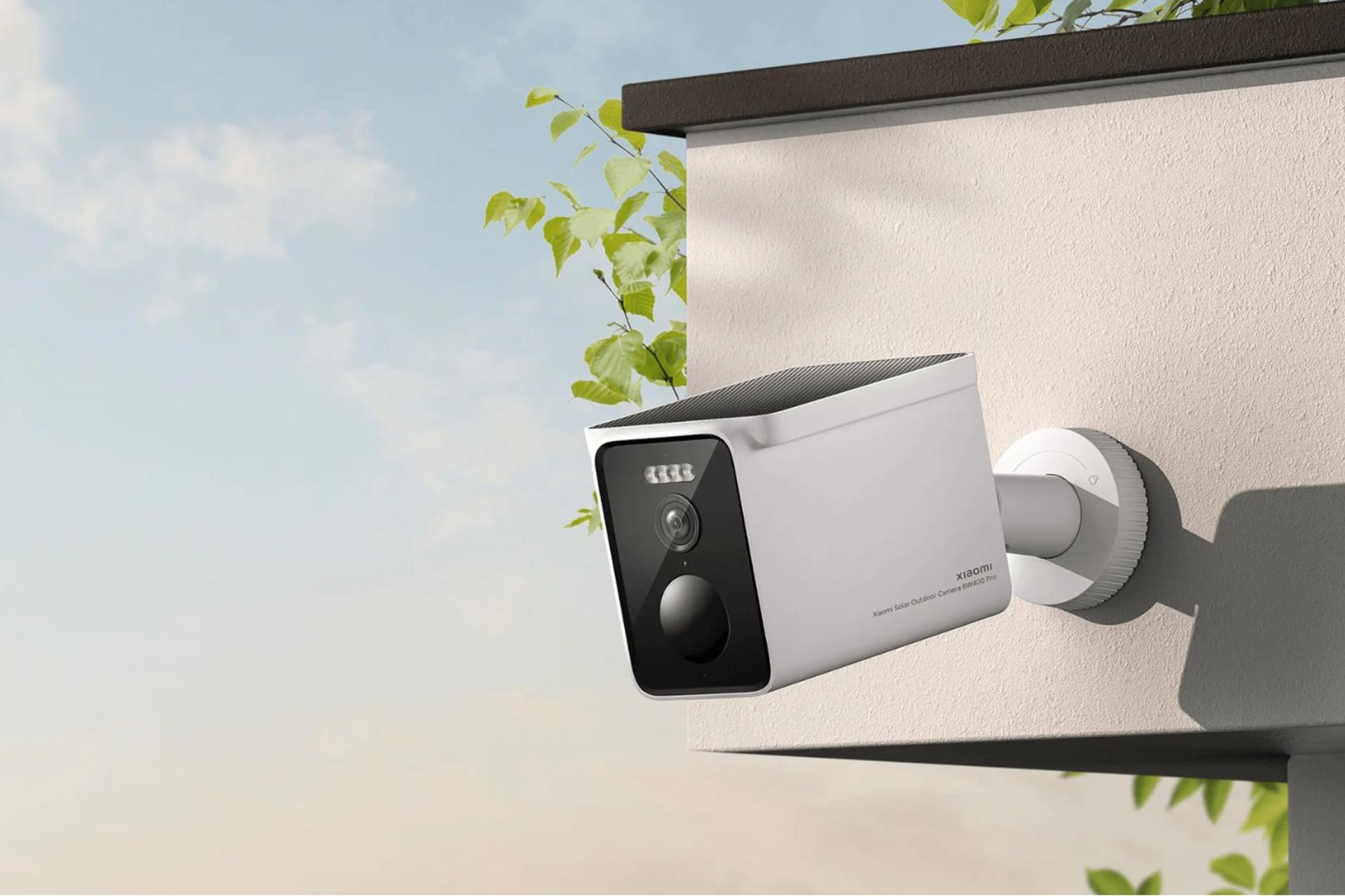 دوربین شیائومی Xiaomi Solar Outdoor Camera BW400 Pro نصب روی دیوار