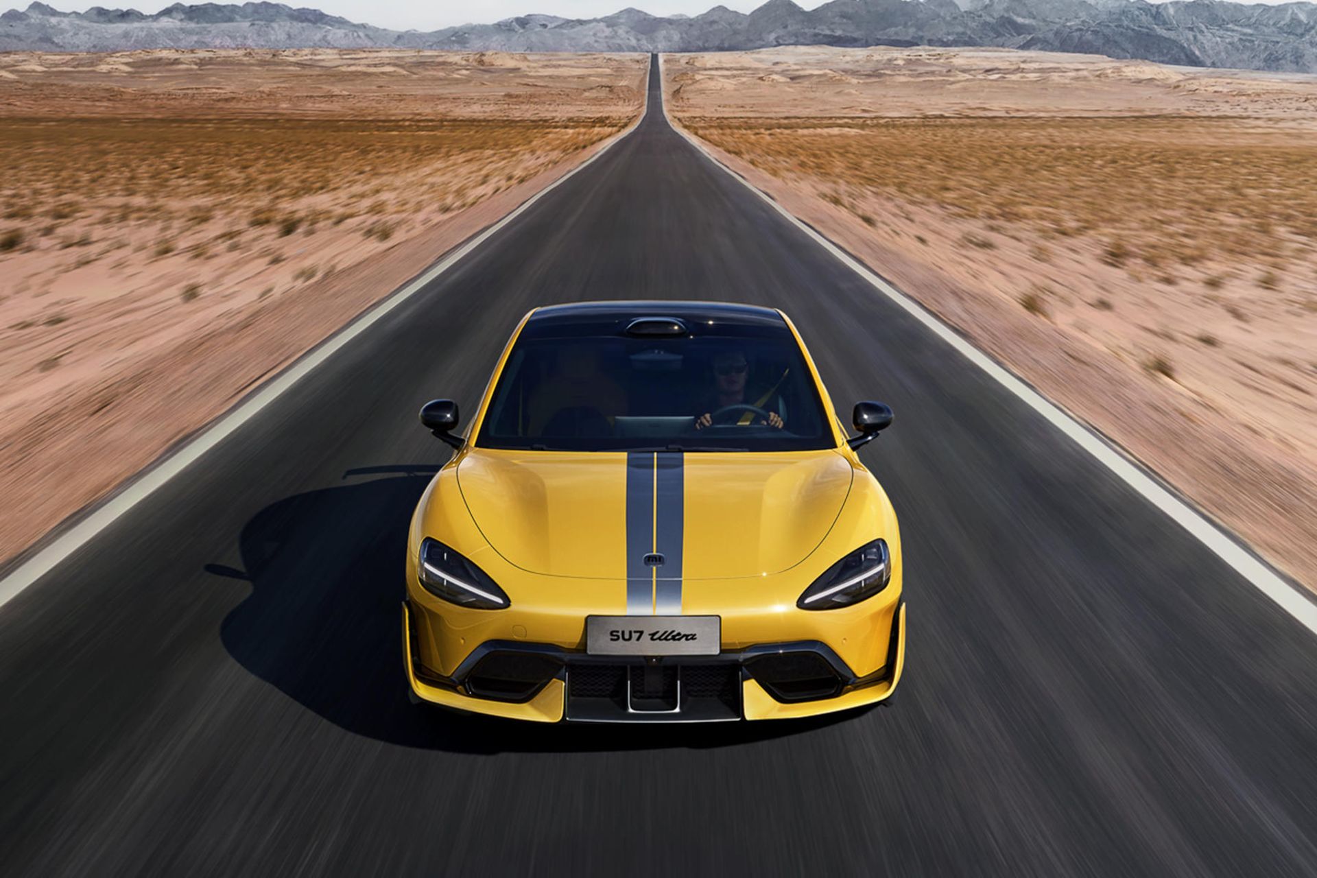 خودرو برقی شیائومی Xiaomi SU7 Ultra نمای جلو و سقف