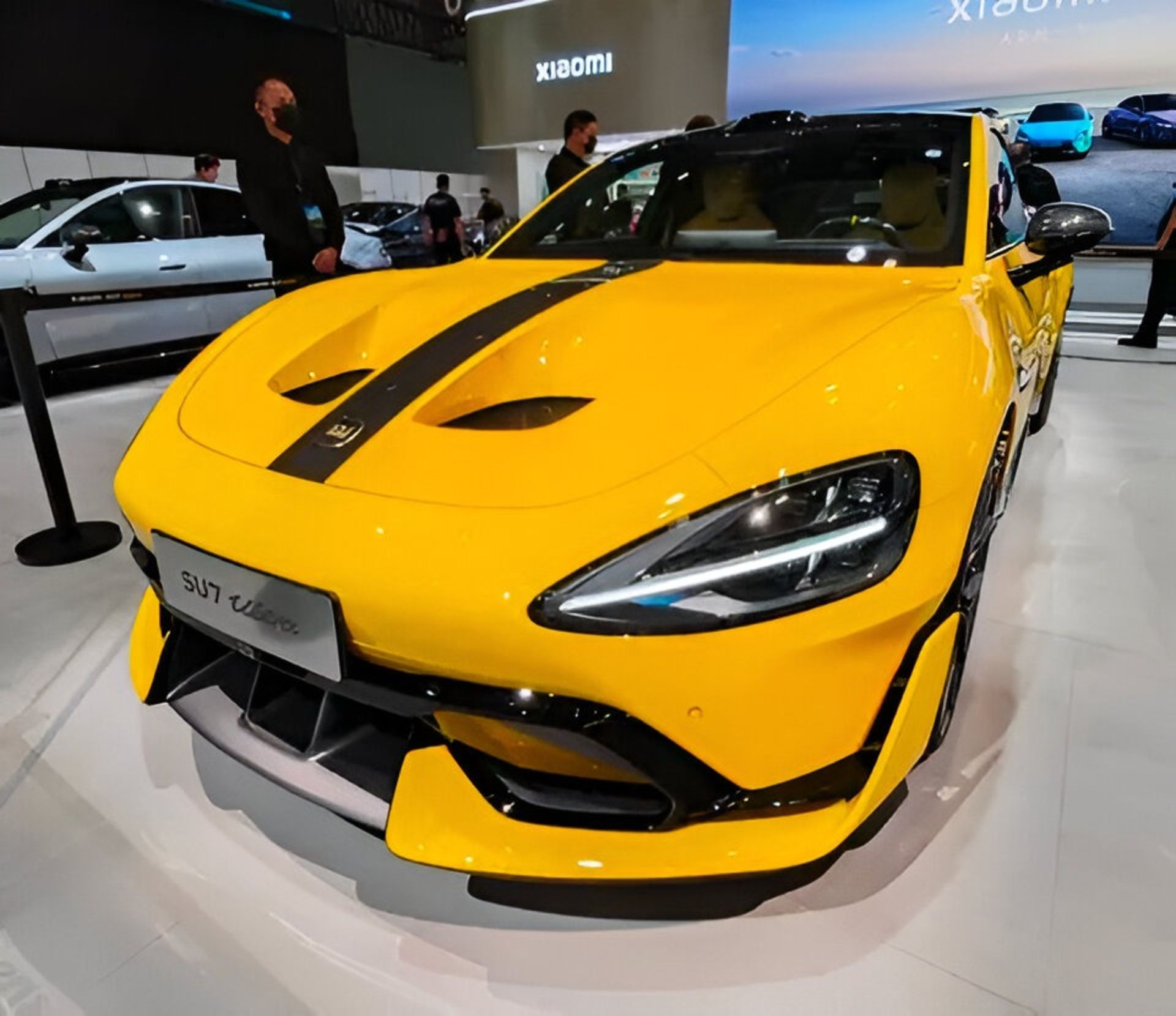 نمای جلویی خودرو SU7 Ultra Track Edition