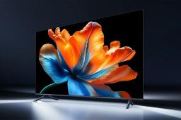 نمای جلو تلویزیون مینی LED شیائومی در حال نمایش گل‌برگ