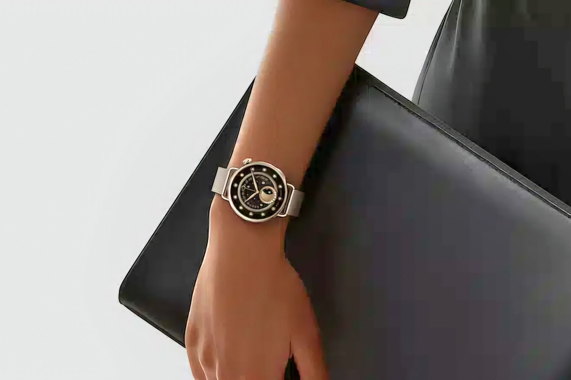 ساعت هوشمند Watch S4 شیائومی روی دست